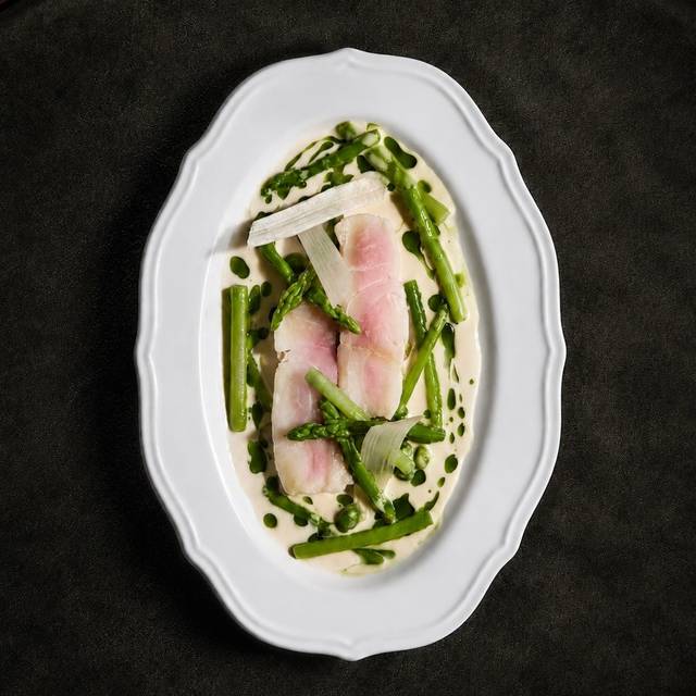 Kijihata in olive oil confit, green asparagus, peas