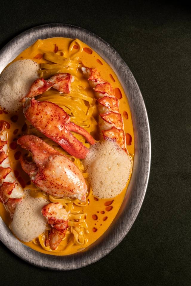 Full lobster pasta, linguine, lobster bisque