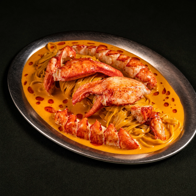 Linguine au homard entier chez Bisou Bangkok