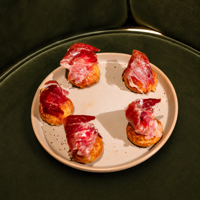 Gougère comté cheese & iberico ham