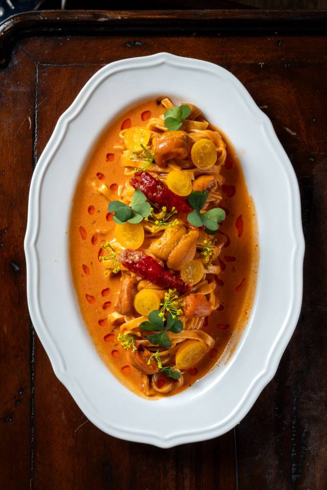 Uni pasta, linguine, bafun uni, gambero rosso