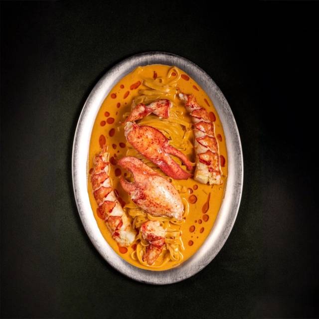 Full lobster pasta, linguine, lobster bisque