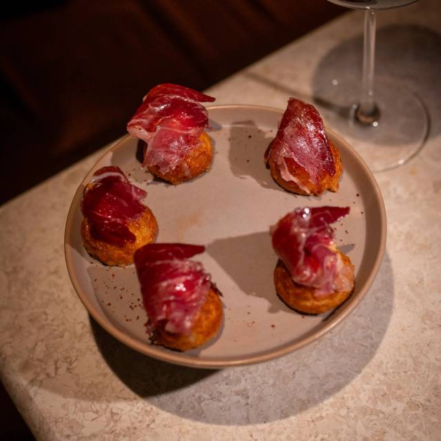 Gougère comté cheese & iberico ham
