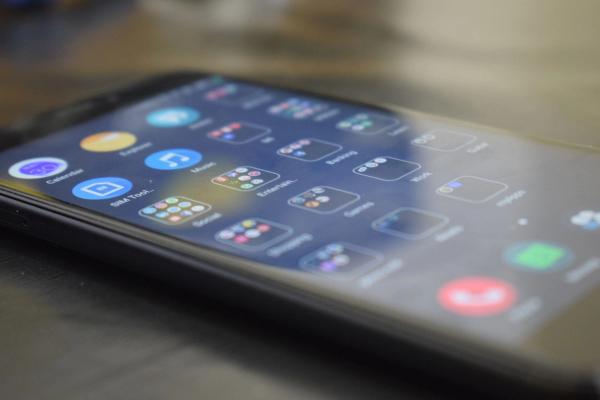 Slik får du appen din godkjent i Apple App Store og Google Play