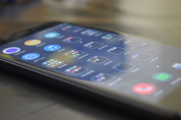 Slik får du appen din godkjent i Apple App Store og Google Play