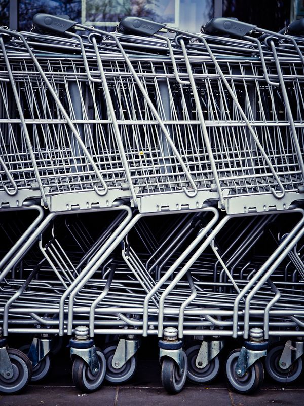 WooCommerce vs. Shopify: Hva bør bedriften din velge?