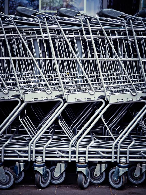 WooCommerce vs. Shopify: Hva bør bedriften din velge?