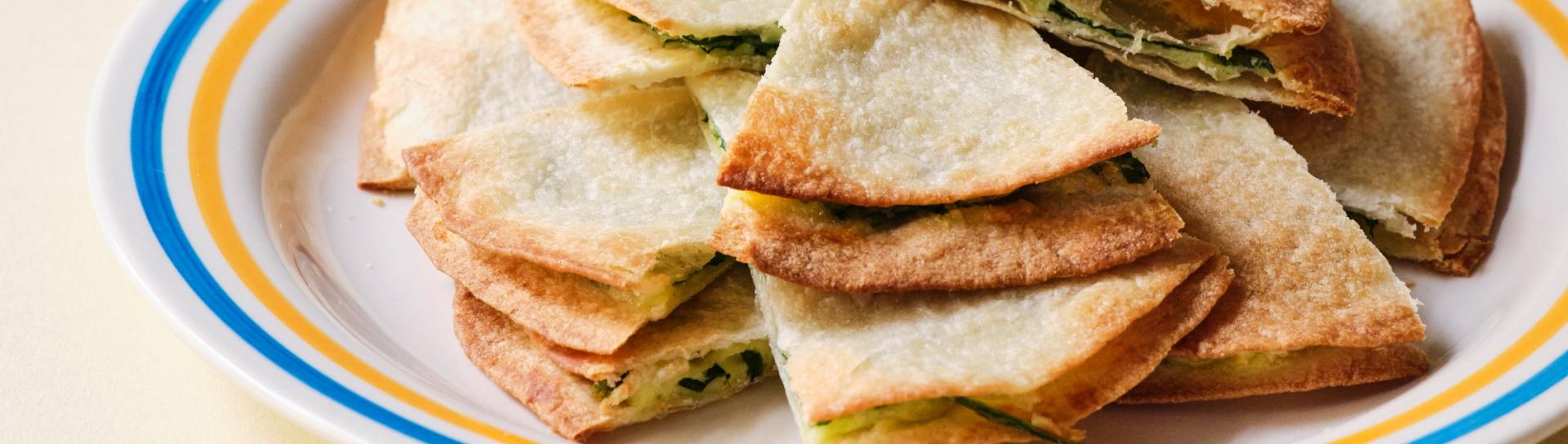 Quesadilla med ost og spinat med tomatsalsa