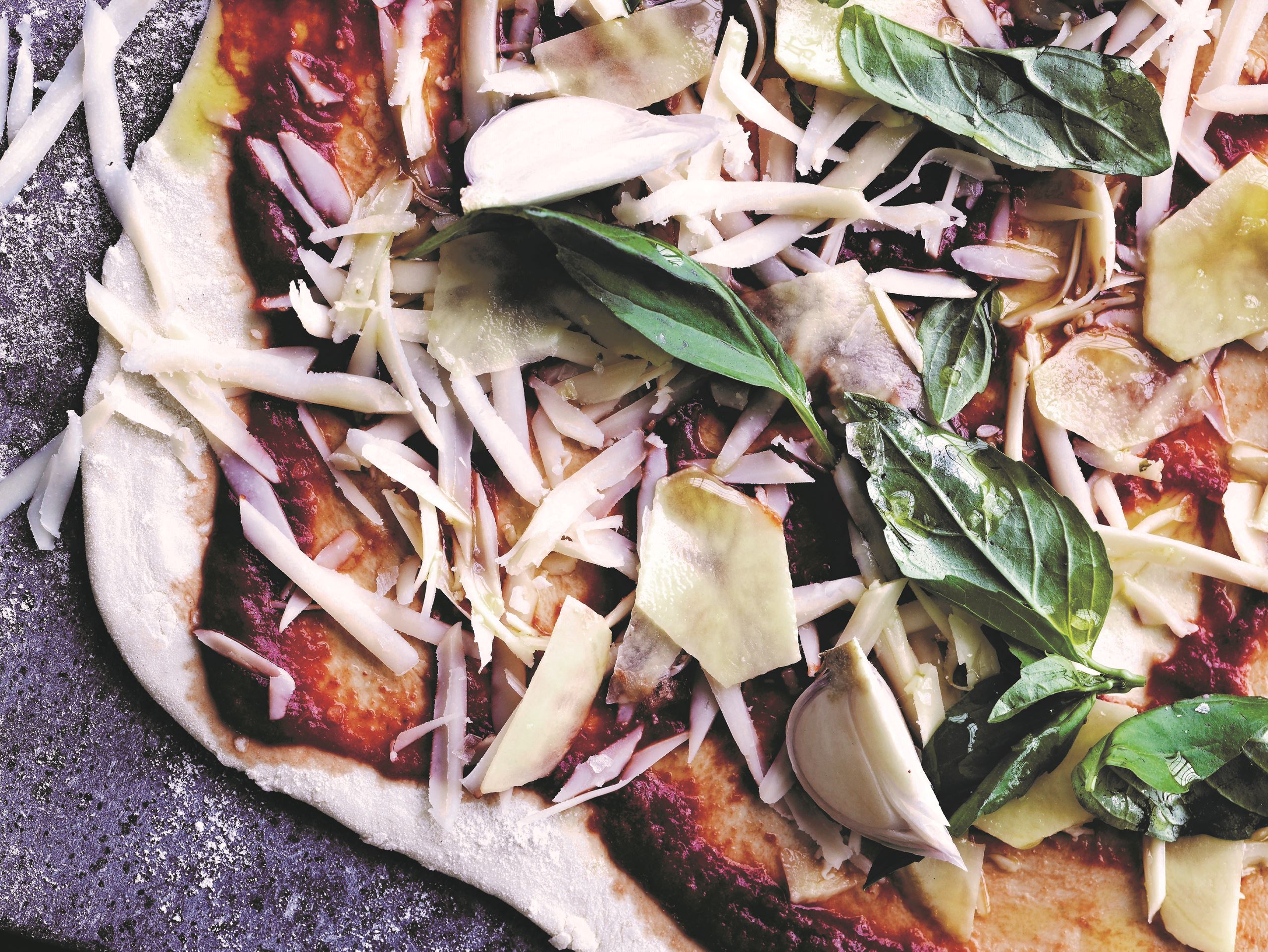 Kartoffelpizza med ramsløgspesto