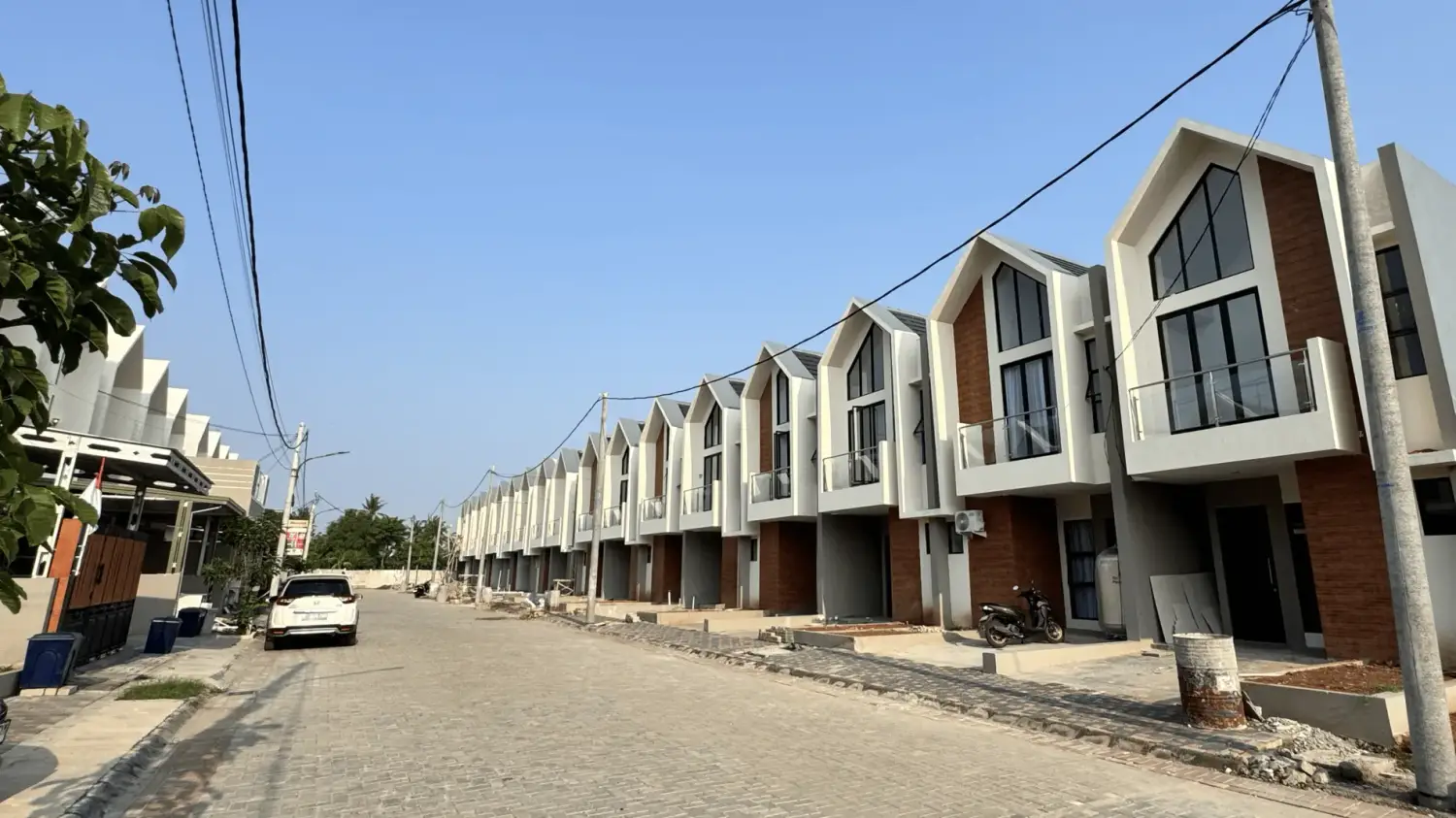panorama sepatan 1 - tampak samping rumah tipe 65