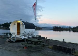 Badstua i solnedgang