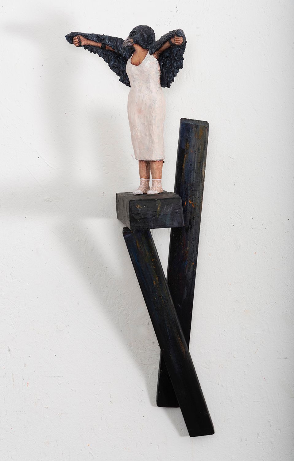 frank paul væg skulptur med dame med vinger 