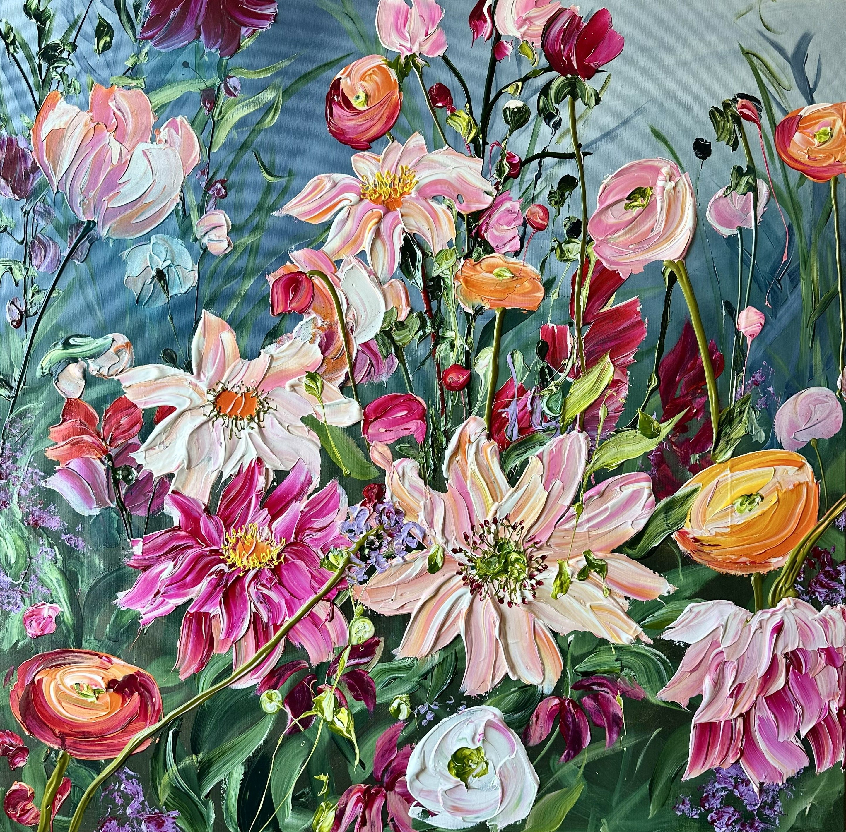 smukt blomster billede i lyserøde farver med blå baggrund 