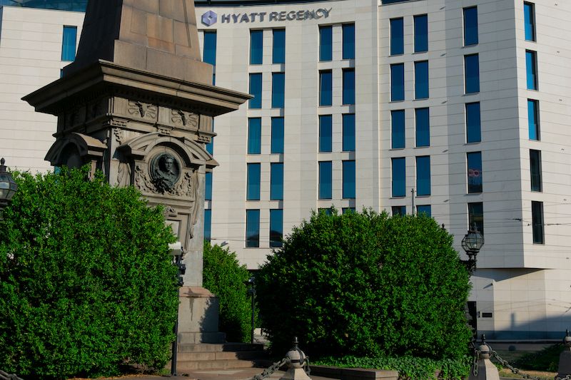 Най-добрите хотели близо до Летище София: Отседнете в комфорт и удобство