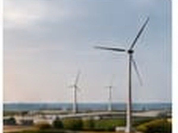 Éoliennes dans un paysage agricole