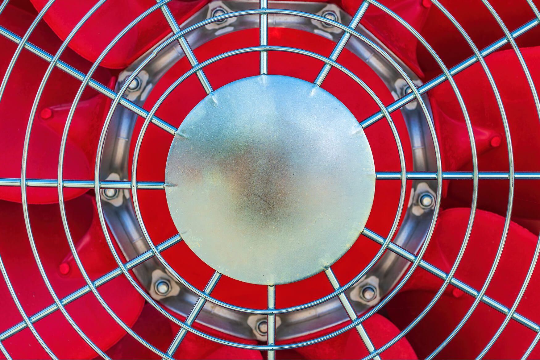 Blower Door Messung  – Drucktest zur Überprüfung der Luftdichtheit eines Gebäudes, um Energieverluste und Zugluft zu minimieren.