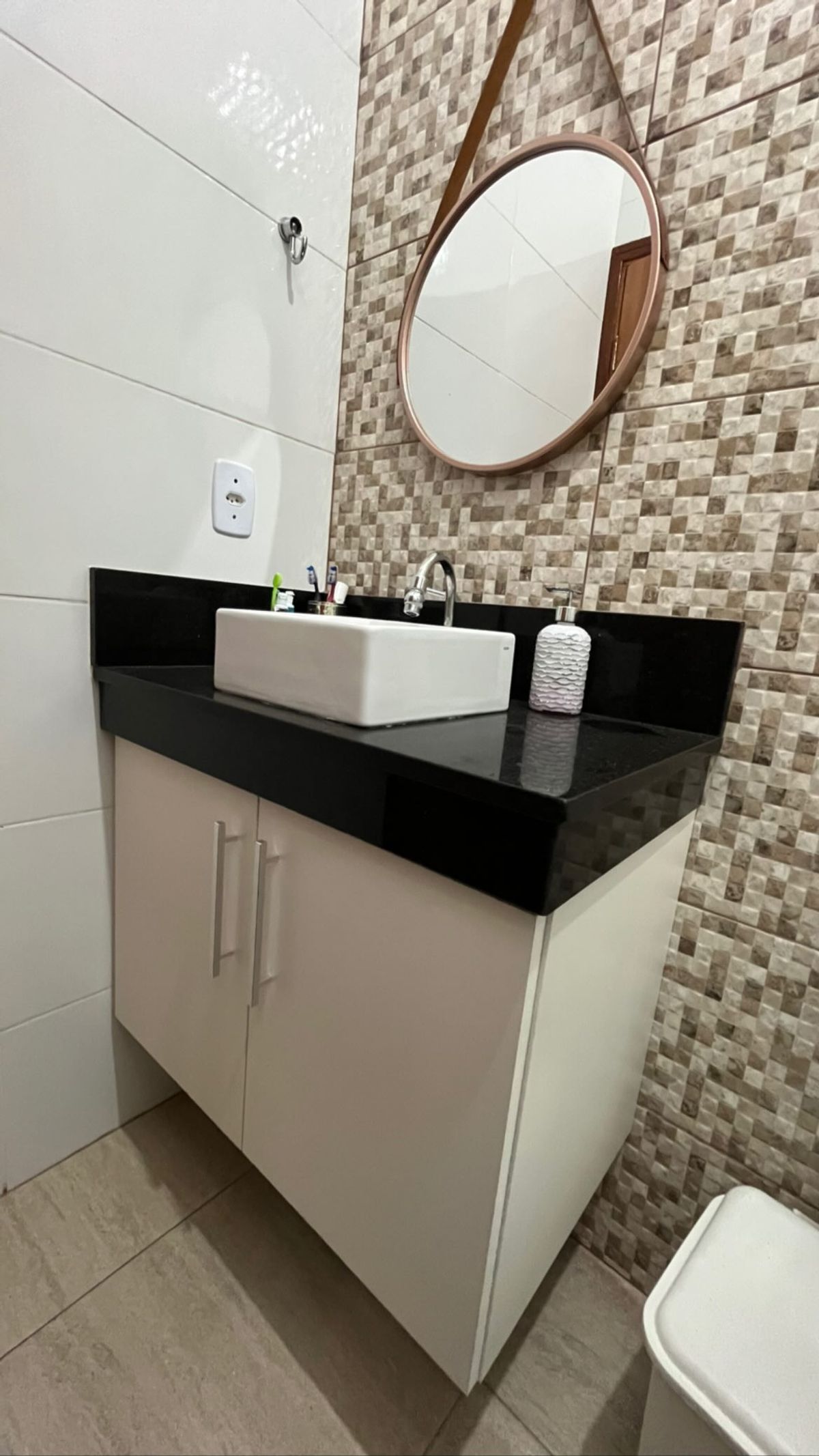 banheiro com ladrilhos