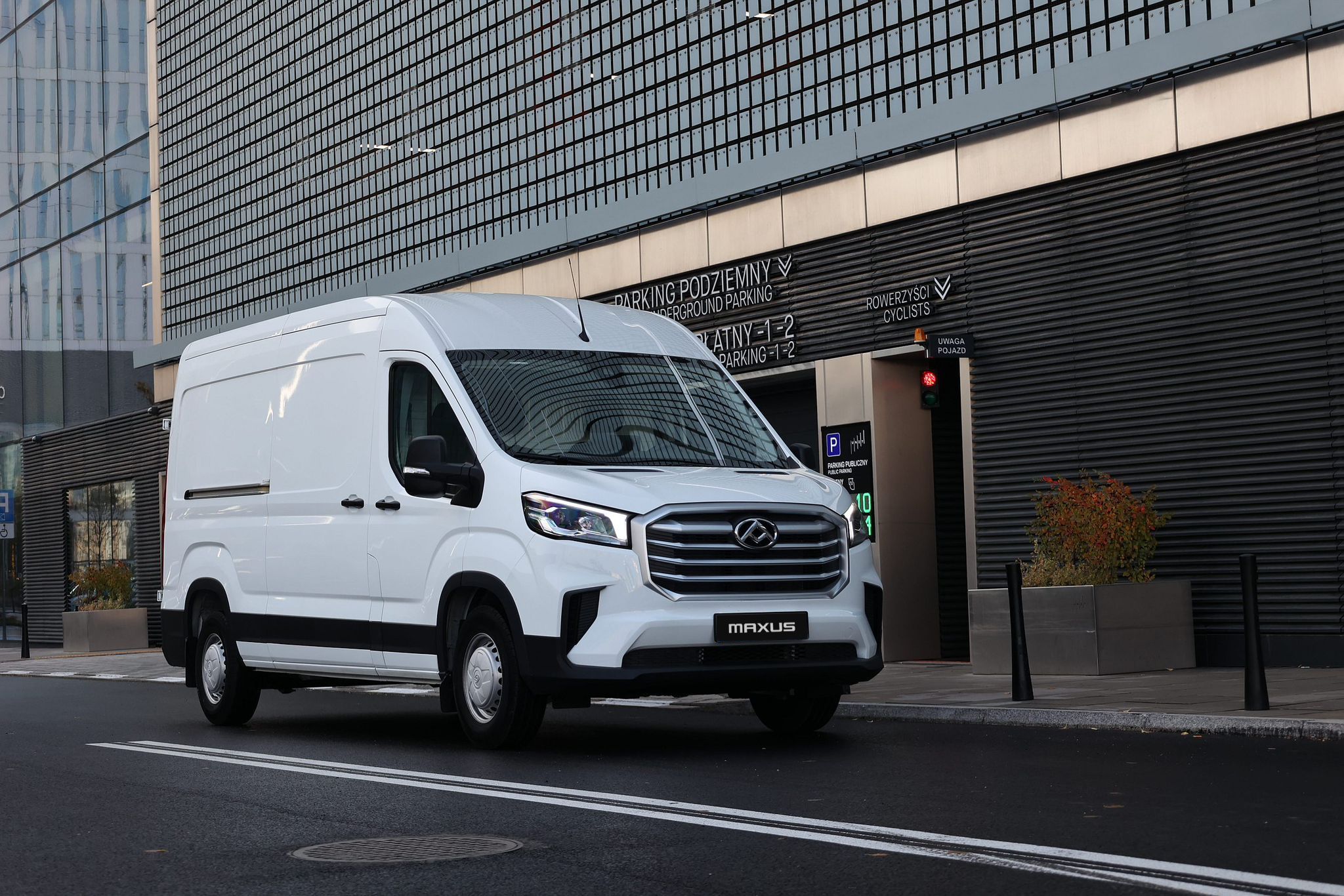 MAXUS Deliver 9 från sidan