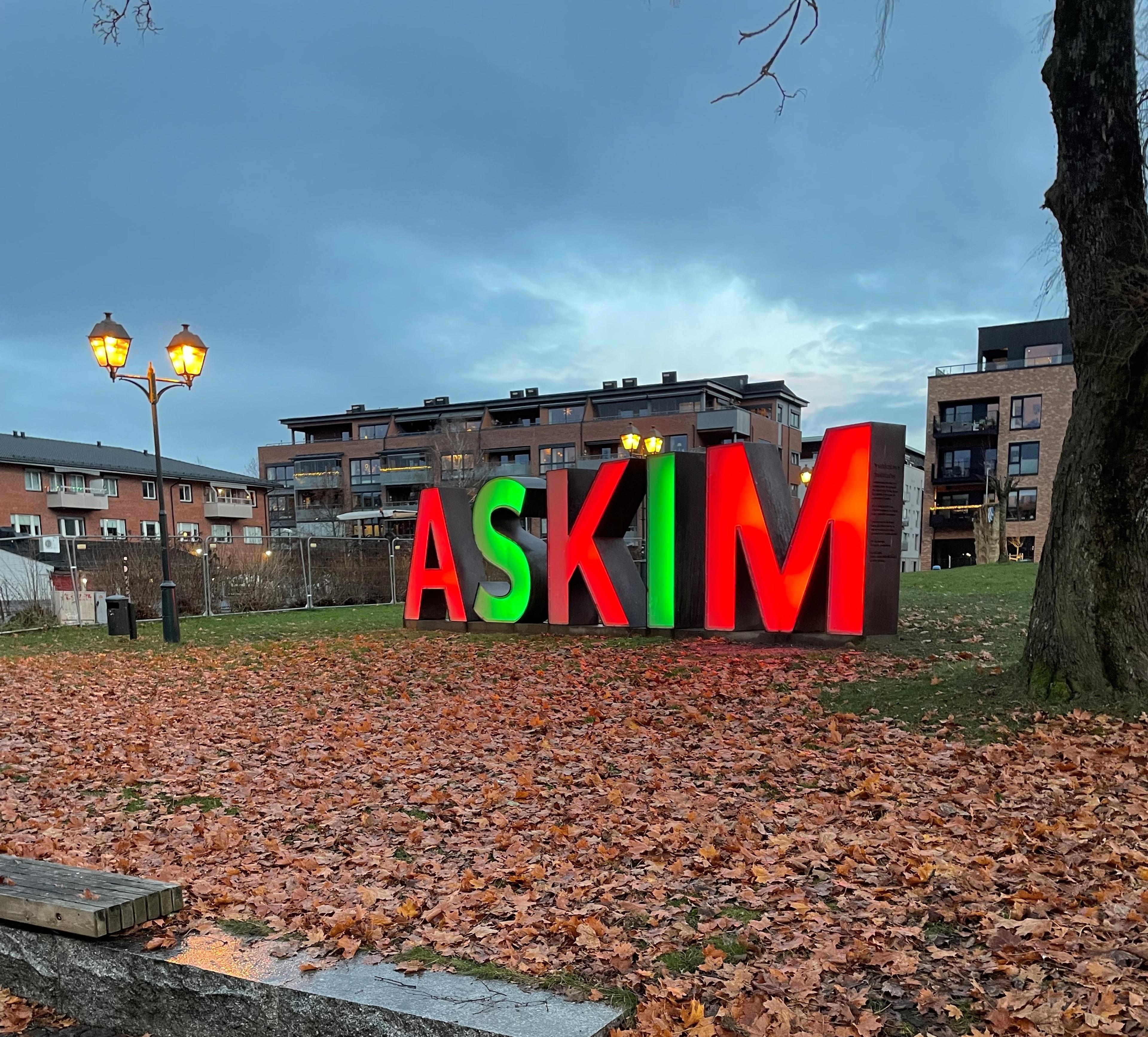 Bokstaver med røde og grønne lys