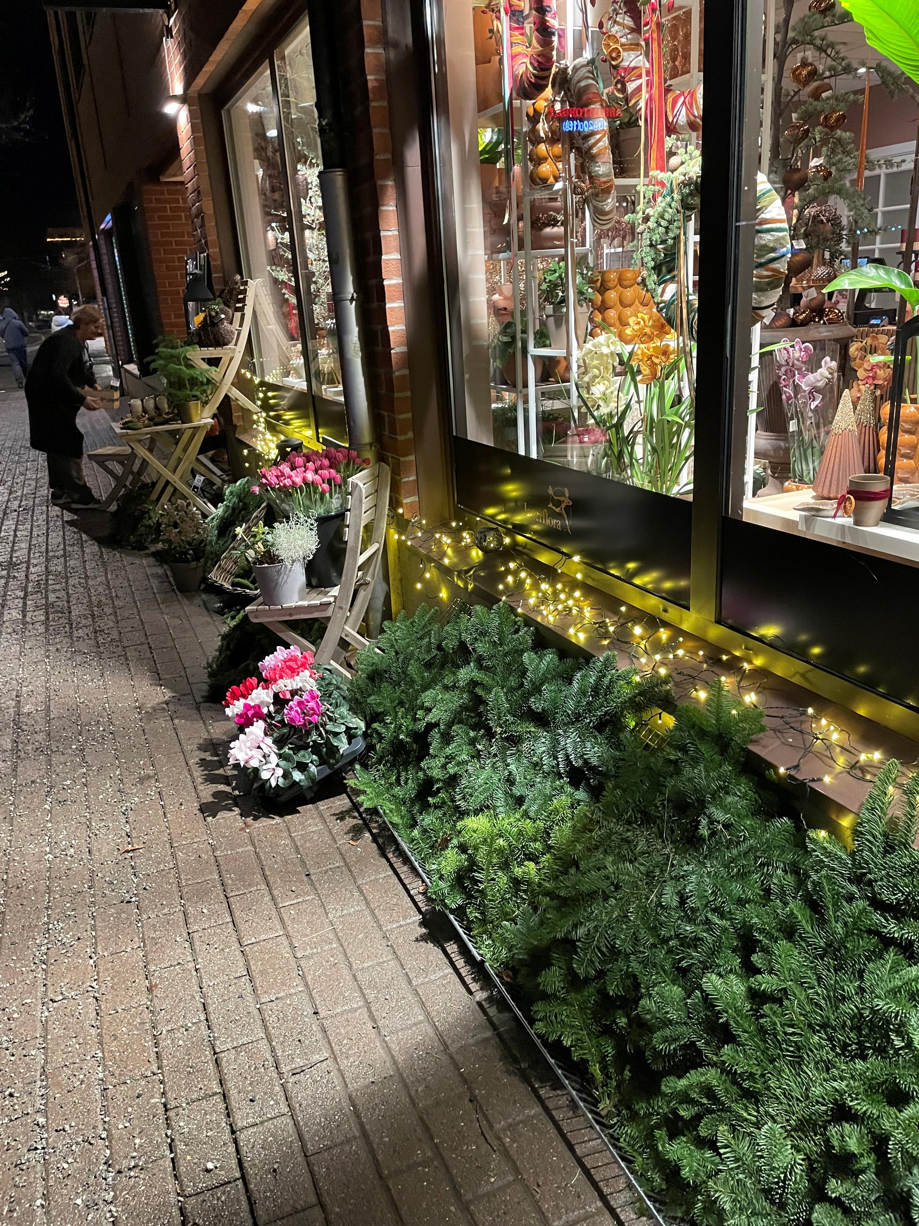 Julepyntet butikkvindu