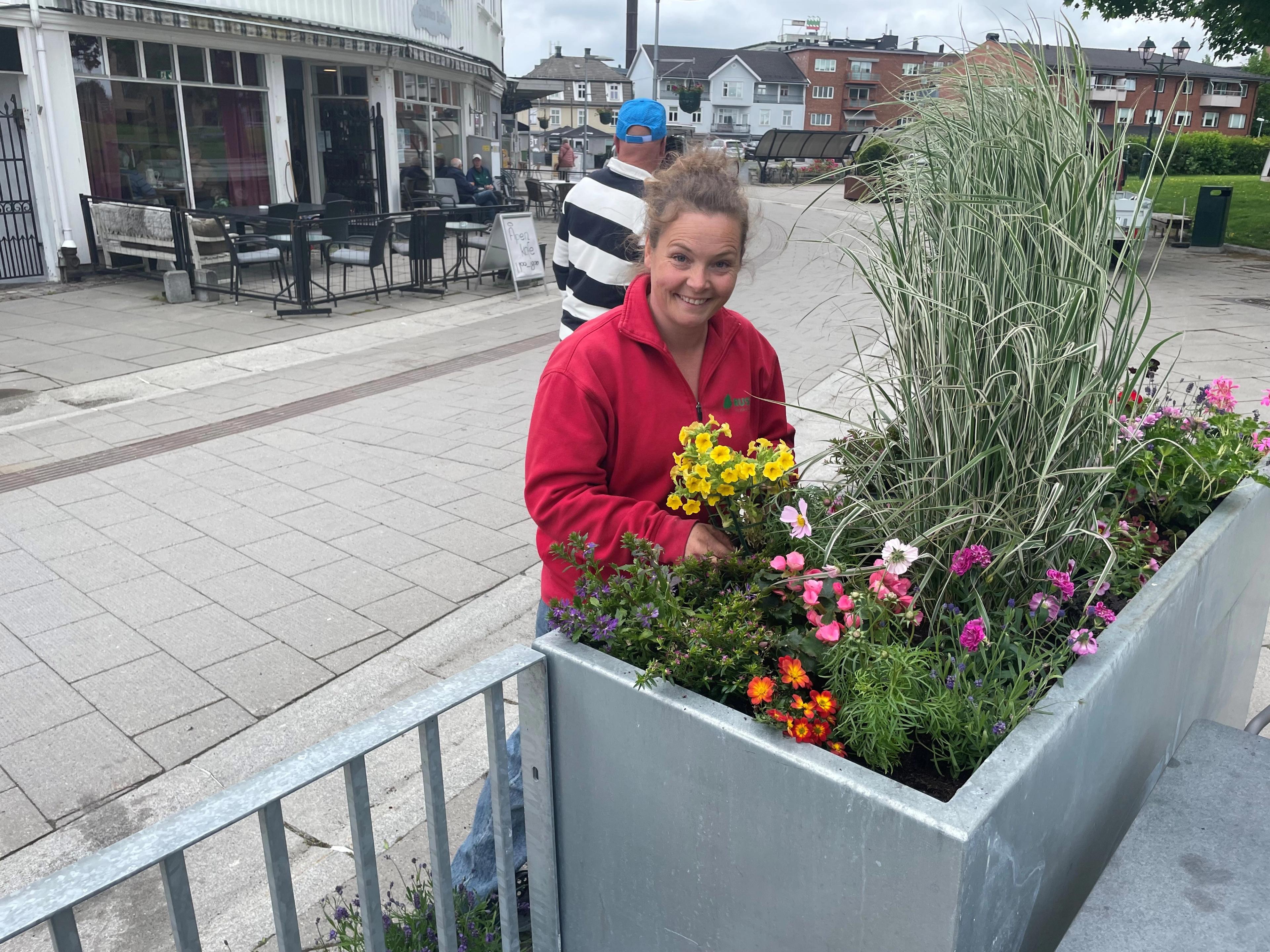 Dame som planter blomster​​​​‌﻿‍﻿​‍​‍‌‍﻿﻿‌﻿​‍‌‍‍‌‌‍‌﻿‌‍‍‌‌‍﻿‍​‍​‍​﻿‍‍​‍​‍‌﻿​﻿‌‍​‌‌‍﻿‍‌‍‍‌‌﻿‌​‌﻿‍‌​‍﻿‍‌‍‍‌‌‍﻿﻿​‍​‍​‍﻿​​‍​‍‌‍‍​‌﻿​‍‌‍‌‌‌‍‌‍​‍​‍​﻿‍‍​‍​‍‌‍‍​‌﻿‌​‌﻿‌​‌﻿​​​﻿‍‍​‍﻿﻿​‍﻿﻿‌‍﻿​‌‍﻿﻿‌‍​﻿‌‍​‌‌‍﻿​‌‍‍​‌‍﻿﻿‌﻿​﻿‌﻿‌​​﻿‍‍​﻿​﻿​﻿​﻿​﻿​﻿​﻿​﻿​‍﻿﻿‌‍‍‌‌‍﻿‍‌﻿‌​‌‍‌‌‌‍﻿‍‌﻿‌​​‍﻿﻿‌‍‌‌‌‍‌​‌‍‍‌‌﻿‌​​‍﻿﻿‌‍﻿‌‌‍﻿﻿‌‍‌​‌‍‌‌​﻿﻿‌‌﻿​​‌﻿​‍‌‍‌‌‌﻿​﻿‌‍‌‌‌‍﻿‍‌﻿‌​‌‍​‌‌﻿‌​‌‍‍‌‌‍﻿﻿‌‍﻿‍​﻿‍﻿‌‍‍‌‌‍‌​​﻿﻿‌​﻿‌​​﻿‌‍‌‍‌‍​﻿​‍​﻿‍‌‌‍‌‍‌‍‌​​﻿‌‍​‍﻿‌​﻿‌‌​﻿‍​​﻿‌‍​﻿‍​​‍﻿‌​﻿‌​​﻿​‍​﻿‌‌‌‍​﻿​‍﻿‌​﻿‍​​﻿‌‍‌‍​﻿​﻿‍​​‍﻿‌​﻿‌﻿‌‍‌​‌‍‌‍​﻿​‌‌‍‌​​﻿​﻿​﻿​​‌‍‌‌‌‍‌‌‌‍​‌​﻿​﻿‌‍​‍​﻿‍﻿‌﻿‌​‌﻿‍‌‌﻿​​‌‍‌‌​﻿﻿‌‌﻿​​‌‍﻿﻿‌﻿​﻿‌﻿‌​​﻿‍﻿‌﻿​​‌‍​‌‌﻿‌​‌‍‍​​﻿﻿‌‌‍​‍‌‍﻿﻿‌‍‌​‌﻿‍‌​‍‌‌​﻿‌‌‌​​‍‌‌﻿﻿‌‍‍﻿‌‍‌‌‌﻿‍‌​‍‌‌​﻿​﻿‌​‌​​‍‌‌​﻿​﻿‌​‌​​‍‌‌​﻿​‍​﻿​‍‌‍​‌‌‍​‍​﻿‌‌​﻿​‌​﻿​‌​﻿‌‍‌‍​‌​﻿​​​﻿​﻿‌‍‌‌‌‍​‌‌‍​‌​‍‌‌​﻿​‍​﻿​‍​‍‌‌​﻿‌‌‌​‌​​‍﻿‍‌‍​‌‌‍﻿​‌﻿‌​​﻿﻿﻿‌‍​‍‌‍​‌‌﻿​﻿‌‍‌‌‌‌‌‌‌﻿​‍‌‍﻿​​﻿﻿‌‌‍‍​‌﻿‌​‌﻿‌​‌﻿​​​‍‌‌​﻿​﻿‌​​‌​‍‌‌​﻿​‍‌​‌‍​‍‌‌​﻿​‍‌​‌‍‌‍﻿​‌‍﻿﻿‌‍​﻿‌‍​‌‌‍﻿​‌‍‍​‌‍﻿﻿‌﻿​﻿‌﻿‌​​‍‌‌​﻿​﻿‌​​‌​﻿​﻿​﻿​﻿​﻿​﻿​﻿​﻿​‍‌‍‌‍‍‌‌‍‌​​﻿﻿‌​﻿‌​​﻿‌‍‌‍‌‍​﻿​‍​﻿‍‌‌‍‌‍‌‍‌​​﻿‌‍​‍﻿‌​﻿‌‌​﻿‍​​﻿‌‍​﻿‍​​‍﻿‌​﻿‌​​﻿​‍​﻿‌‌‌‍​﻿​‍﻿‌​﻿‍​​﻿‌‍‌‍​﻿​﻿‍​​‍﻿‌​﻿‌﻿‌‍‌​‌‍‌‍​﻿​‌‌‍‌​​﻿​﻿​﻿​​‌‍‌‌‌‍‌‌‌‍​‌​﻿​﻿‌‍​‍​‍‌‍‌﻿‌​‌﻿‍‌‌﻿​​‌‍‌‌​﻿﻿‌‌﻿​​‌‍﻿﻿‌﻿​﻿‌﻿‌​​‍‌‍‌﻿​​‌‍​‌‌﻿‌​‌‍‍​​﻿﻿‌‌‍​‍‌‍﻿﻿‌‍‌​‌﻿‍‌​‍‌‌​﻿‌‌‌​​‍‌‌﻿﻿‌‍‍﻿‌‍‌‌‌﻿‍‌​‍‌‌​﻿​﻿‌​‌​​‍‌‌​﻿​﻿‌​‌​​‍‌‌​﻿​‍​﻿​‍‌‍​‌‌‍​‍​﻿‌‌​﻿​‌​﻿​‌​﻿‌‍‌‍​‌​﻿​​​﻿​﻿‌‍‌‌‌‍​‌‌‍​‌​‍‌‌​﻿​‍​﻿​‍​‍‌‌​﻿‌‌‌​‌​​‍﻿‍‌‍​‌‌‍﻿​‌﻿‌​​‍‌‍‌﻿​​‌‍‌‌‌﻿​‍‌﻿​﻿‌﻿​​‌‍‌‌‌‍​﻿‌﻿‌​‌‍‍‌‌﻿‌‍‌‍‌‌​﻿﻿‌‌﻿​​‌﻿‌‌‌‍​‍‌‍﻿​‌‍‍‌‌﻿​﻿‌‍‍​‌‍‌‌‌‍‌​​‍​‍‌﻿﻿‌