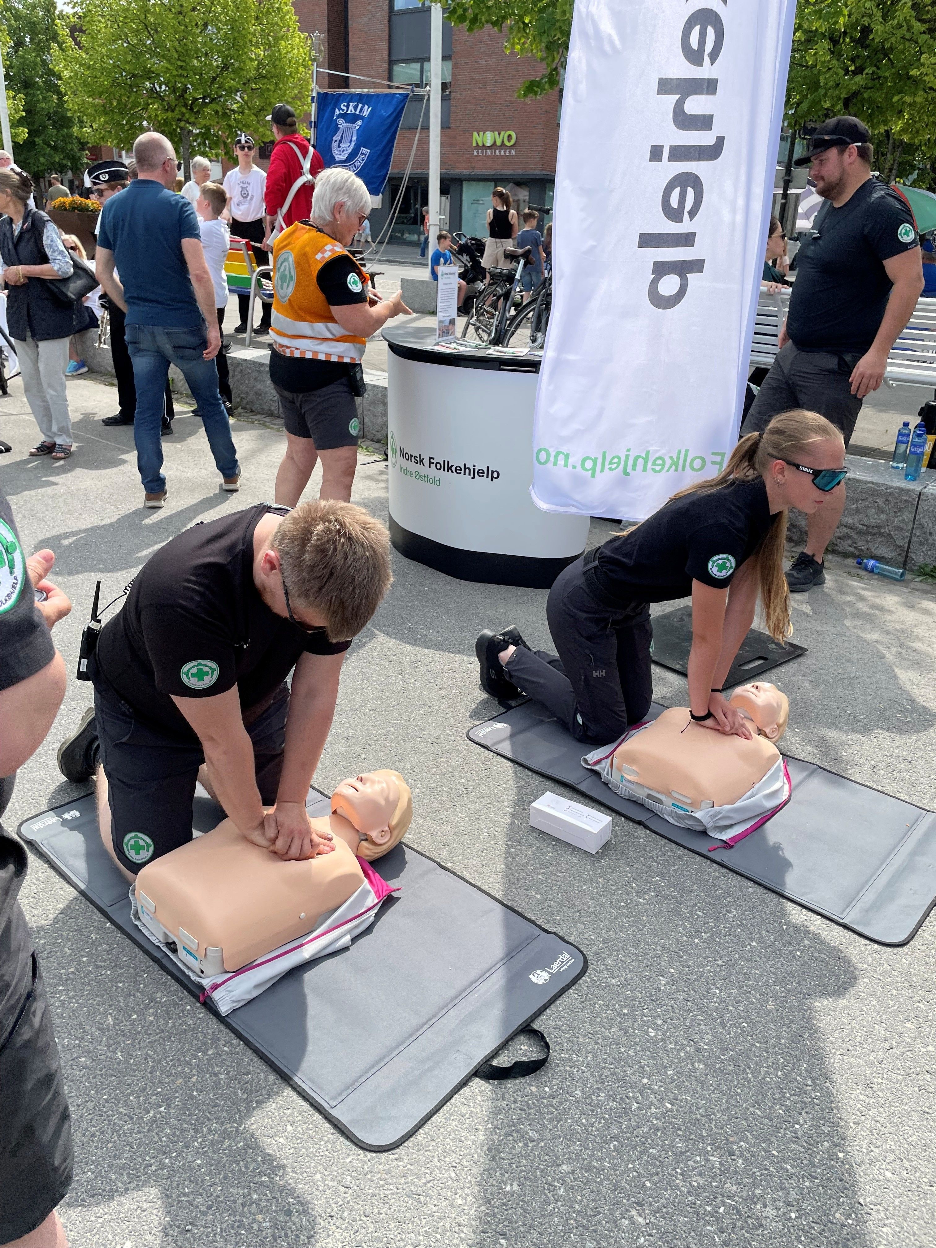 To stykker som øver seg på førstehjelp​​​​‌﻿‍﻿​‍​‍‌‍﻿﻿‌﻿​‍‌‍‍‌‌‍‌﻿‌‍‍‌‌‍﻿‍​‍​‍​﻿‍‍​‍​‍‌﻿​﻿‌‍​‌‌‍﻿‍‌‍‍‌‌﻿‌​‌﻿‍‌​‍﻿‍‌‍‍‌‌‍﻿﻿​‍​‍​‍﻿​​‍​‍‌‍‍​‌﻿​‍‌‍‌‌‌‍‌‍​‍​‍​﻿‍‍​‍​‍‌‍‍​‌﻿‌​‌﻿‌​‌﻿​​​﻿‍‍​‍﻿﻿​‍﻿﻿‌‍﻿​‌‍﻿﻿‌‍​﻿‌‍​‌‌‍﻿​‌‍‍​‌‍﻿﻿‌﻿​﻿‌﻿‌​​﻿‍‍​﻿​﻿​﻿​﻿​﻿​﻿​﻿​﻿​‍﻿﻿‌‍‍‌‌‍﻿‍‌﻿‌​‌‍‌‌‌‍﻿‍‌﻿‌​​‍﻿﻿‌‍‌‌‌‍‌​‌‍‍‌‌﻿‌​​‍﻿﻿‌‍﻿‌‌‍﻿﻿‌‍‌​‌‍‌‌​﻿﻿‌‌﻿​​‌﻿​‍‌‍‌‌‌﻿​﻿‌‍‌‌‌‍﻿‍‌﻿‌​‌‍​‌‌﻿‌​‌‍‍‌‌‍﻿﻿‌‍﻿‍​﻿‍﻿‌‍‍‌‌‍‌​​﻿﻿‌‌‍‌‍‌‍‌‌‌‍‌‌​﻿‌‌​﻿​‌‌‍​﻿​﻿​‍​﻿​‌​‍﻿‌‌‍‌‌​﻿​‍​﻿‌﻿​﻿​​​‍﻿‌​﻿‌​‌‍‌​‌‍‌​​﻿​‍​‍﻿‌‌‍​‌​﻿​‍​﻿‍​‌‍​‍​‍﻿‌‌‍​‌​﻿​​​﻿‌‌​﻿​​‌‍‌‌​﻿​‍‌‍‌​‌‍‌‍‌‍​‍​﻿​​‌‍‌‌​﻿‍​​﻿‍﻿‌﻿‌​‌﻿‍‌‌﻿​​‌‍‌‌​﻿﻿‌‌﻿​​‌‍﻿﻿‌﻿​﻿‌﻿‌​​﻿‍﻿‌﻿​​‌‍​‌‌﻿‌​‌‍‍​​﻿﻿‌‌‍​‍‌‍﻿﻿‌‍‌​‌﻿‍‌​‍‌‌​﻿‌‌‌​​‍‌‌﻿﻿‌‍‍﻿‌‍‌‌‌﻿‍‌​‍‌‌​﻿​﻿‌​‌​​‍‌‌​﻿​﻿‌​‌​​‍‌‌​﻿​‍​﻿​‍​﻿​​​﻿‌‌​﻿​‍​﻿​﻿‌‍​﻿​﻿​​​﻿​​‌‍‌‍​﻿‌‍​﻿‍​​﻿​​‌‍​‌​‍‌‌​﻿​‍​﻿​‍​‍‌‌​﻿‌‌‌​‌​​‍﻿‍‌‍​‌‌‍﻿​‌﻿‌​​﻿﻿﻿‌‍​‍‌‍​‌‌﻿​﻿‌‍‌‌‌‌‌‌‌﻿​‍‌‍﻿​​﻿﻿‌‌‍‍​‌﻿‌​‌﻿‌​‌﻿​​​‍‌‌​﻿​﻿‌​​‌​‍‌‌​﻿​‍‌​‌‍​‍‌‌​﻿​‍‌​‌‍‌‍﻿​‌‍﻿﻿‌‍​﻿‌‍​‌‌‍﻿​‌‍‍​‌‍﻿﻿‌﻿​﻿‌﻿‌​​‍‌‌​﻿​﻿‌​​‌​﻿​﻿​﻿​﻿​﻿​﻿​﻿​﻿​‍‌‍‌‍‍‌‌‍‌​​﻿﻿‌‌‍‌‍‌‍‌‌‌‍‌‌​﻿‌‌​﻿​‌‌‍​﻿​﻿​‍​﻿​‌​‍﻿‌‌‍‌‌​﻿​‍​﻿‌﻿​﻿​​​‍﻿‌​﻿‌​‌‍‌​‌‍‌​​﻿​‍​‍﻿‌‌‍​‌​﻿​‍​﻿‍​‌‍​‍​‍﻿‌‌‍​‌​﻿​​​﻿‌‌​﻿​​‌‍‌‌​﻿​‍‌‍‌​‌‍‌‍‌‍​‍​﻿​​‌‍‌‌​﻿‍​​‍‌‍‌﻿‌​‌﻿‍‌‌﻿​​‌‍‌‌​﻿﻿‌‌﻿​​‌‍﻿﻿‌﻿​﻿‌﻿‌​​‍‌‍‌﻿​​‌‍​‌‌﻿‌​‌‍‍​​﻿﻿‌‌‍​‍‌‍﻿﻿‌‍‌​‌﻿‍‌​‍‌‌​﻿‌‌‌​​‍‌‌﻿﻿‌‍‍﻿‌‍‌‌‌﻿‍‌​‍‌‌​﻿​﻿‌​‌​​‍‌‌​﻿​﻿‌​‌​​‍‌‌​﻿​‍​﻿​‍​﻿​​​﻿‌‌​﻿​‍​﻿​﻿‌‍​﻿​﻿​​​﻿​​‌‍‌‍​﻿‌‍​﻿‍​​﻿​​‌‍​‌​‍‌‌​﻿​‍​﻿​‍​‍‌‌​﻿‌‌‌​‌​​‍﻿‍‌‍​‌‌‍﻿​‌﻿‌​​‍‌‍‌﻿​​‌‍‌‌‌﻿​‍‌﻿​﻿‌﻿​​‌‍‌‌‌‍​﻿‌﻿‌​‌‍‍‌‌﻿‌‍‌‍‌‌​﻿﻿‌‌﻿​​‌﻿‌‌‌‍​‍‌‍﻿​‌‍‍‌‌﻿​﻿‌‍‍​‌‍‌‌‌‍‌​​‍​‍‌﻿﻿‌