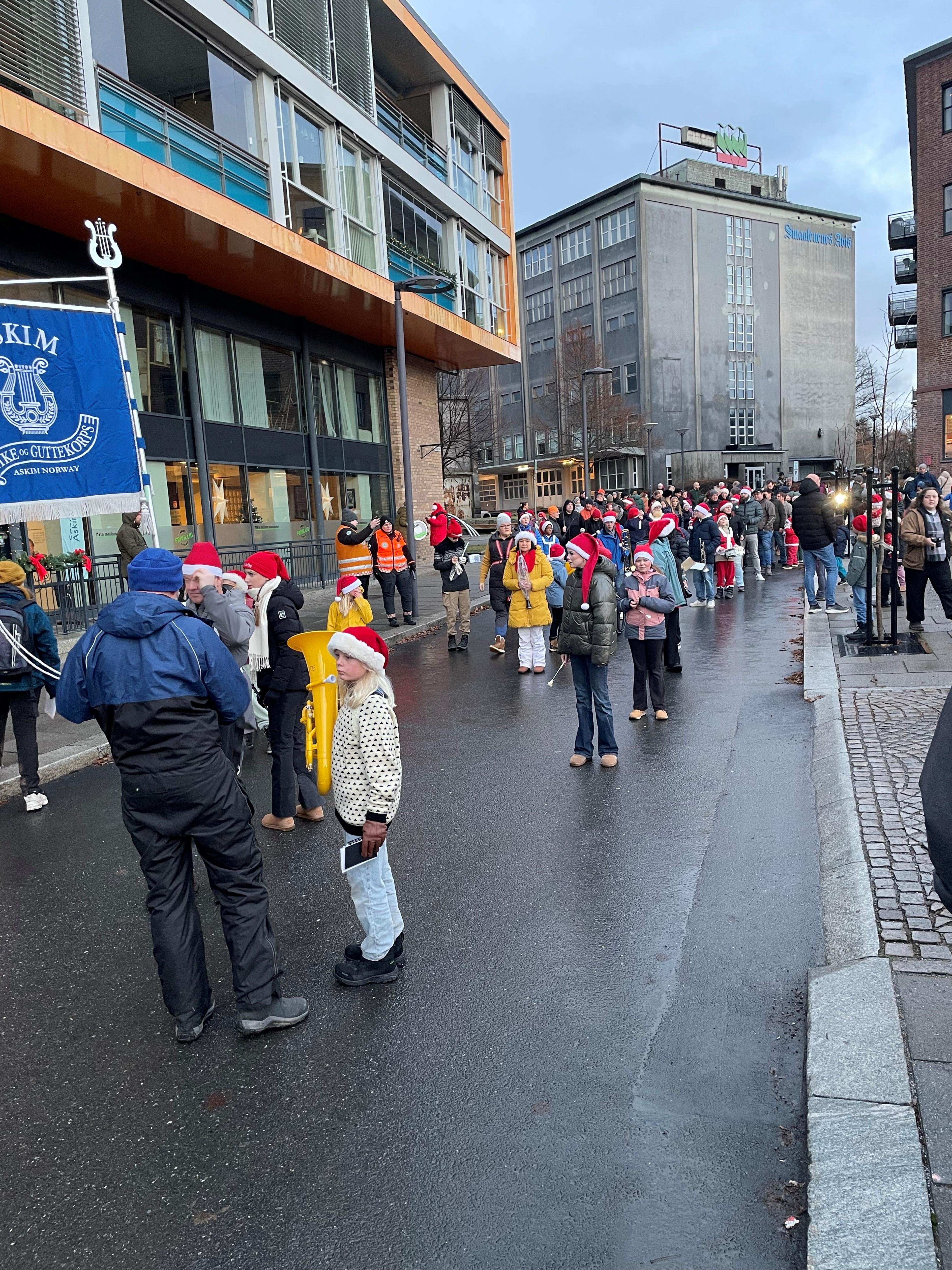 Nissetog med korps i front