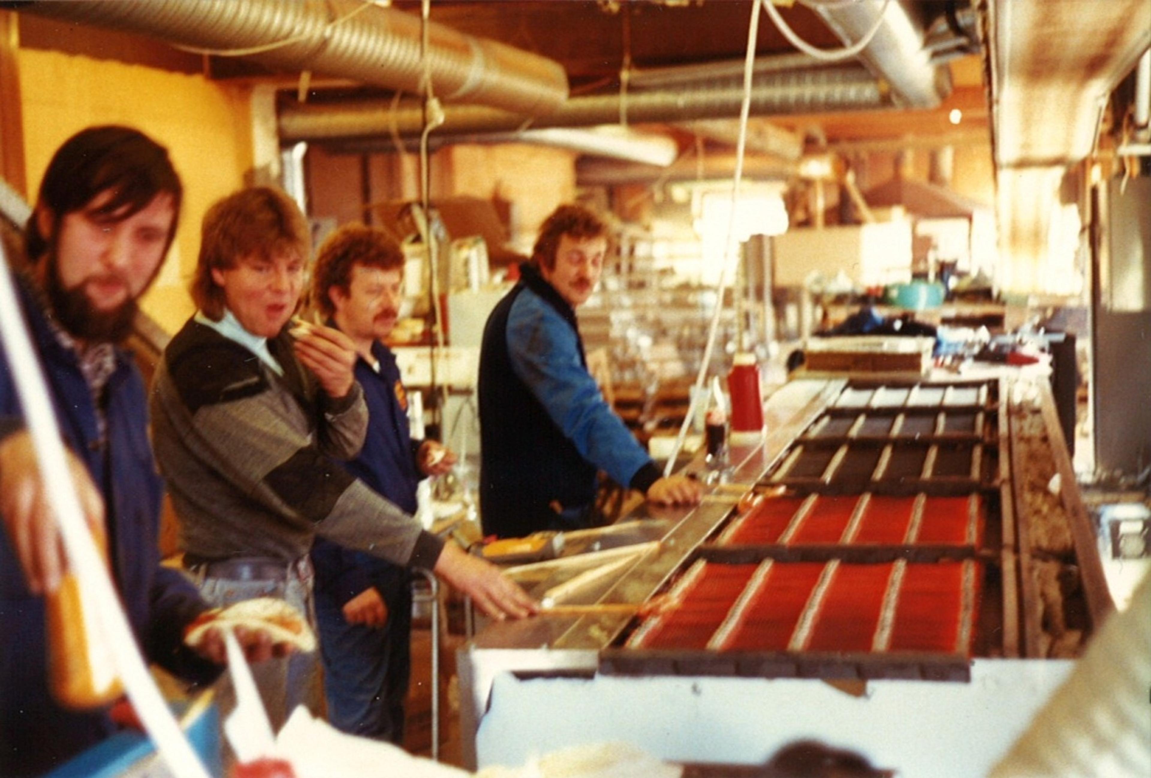 Menn som står over en lompe bakeriovn​​​​‌﻿‍﻿​‍​‍‌‍﻿﻿‌﻿​‍‌‍‍‌‌‍‌﻿‌‍‍‌‌‍﻿‍​‍​‍​﻿‍‍​‍​‍‌﻿​﻿‌‍​‌‌‍﻿‍‌‍‍‌‌﻿‌​‌﻿‍‌​‍﻿‍‌‍‍‌‌‍﻿﻿​‍​‍​‍﻿​​‍​‍‌‍‍​‌﻿​‍‌‍‌‌‌‍‌‍​‍​‍​﻿‍‍​‍​‍‌‍‍​‌﻿‌​‌﻿‌​‌﻿​​​﻿‍‍​‍﻿﻿​‍﻿﻿‌‍﻿​‌‍﻿﻿‌‍​﻿‌‍​‌‌‍﻿​‌‍‍​‌‍﻿﻿‌﻿​﻿‌﻿‌​​﻿‍‍​﻿​﻿​﻿​﻿​﻿​﻿​﻿​﻿​‍﻿﻿‌‍‍‌‌‍﻿‍‌﻿‌​‌‍‌‌‌‍﻿‍‌﻿‌​​‍﻿﻿‌‍‌‌‌‍‌​‌‍‍‌‌﻿‌​​‍﻿﻿‌‍﻿‌‌‍﻿﻿‌‍‌​‌‍‌‌​﻿﻿‌‌﻿​​‌﻿​‍‌‍‌‌‌﻿​﻿‌‍‌‌‌‍﻿‍‌﻿‌​‌‍​‌‌﻿‌​‌‍‍‌‌‍﻿﻿‌‍﻿‍​﻿‍﻿‌‍‍‌‌‍‌​​﻿﻿‌‌‍‌​​﻿​﻿‌‍​﻿​﻿​​​﻿‌﻿‌‍‌‌‌‍​﻿​﻿‍​​‍﻿‌‌‍‌​​﻿‌﻿​﻿‌‌​﻿‌﻿​‍﻿‌​﻿‌​‌‍‌‍‌‍​‍‌‍​‌​‍﻿‌‌‍​‌‌‍​﻿‌‍​‍‌‍‌​​‍﻿‌​﻿‌​​﻿​‌‌‍​‍​﻿‍‌​﻿​‍​﻿​​‌‍‌‍​﻿​‌​﻿‍​‌‍‌‍​﻿‌‍​﻿​​​﻿‍﻿‌﻿‌​‌﻿‍‌‌﻿​​‌‍‌‌​﻿﻿‌‌﻿​​‌‍﻿﻿‌﻿​﻿‌﻿‌​​﻿‍﻿‌﻿​​‌‍​‌‌﻿‌​‌‍‍​​﻿﻿‌‌‍​‍‌‍﻿﻿‌‍‌​‌﻿‍‌​‍‌‌​﻿‌‌‌​​‍‌‌﻿﻿‌‍‍﻿‌‍‌‌‌﻿‍‌​‍‌‌​﻿​﻿‌​‌​​‍‌‌​﻿​﻿‌​‌​​‍‌‌​﻿​‍​﻿​‍‌‍​‍​﻿​​​﻿​‍​﻿​﻿‌‍​﻿​﻿​‍​﻿‌‌​﻿‌‌​﻿‌﻿‌‍​‌‌‍​‍​﻿​‌​‍‌‌​﻿​‍​﻿​‍​‍‌‌​﻿‌‌‌​‌​​‍﻿‍‌‍​‌‌‍﻿​‌﻿‌​​﻿﻿﻿‌‍​‍‌‍​‌‌﻿​﻿‌‍‌‌‌‌‌‌‌﻿​‍‌‍﻿​​﻿﻿‌‌‍‍​‌﻿‌​‌﻿‌​‌﻿​​​‍‌‌​﻿​﻿‌​​‌​‍‌‌​﻿​‍‌​‌‍​‍‌‌​﻿​‍‌​‌‍‌‍﻿​‌‍﻿﻿‌‍​﻿‌‍​‌‌‍﻿​‌‍‍​‌‍﻿﻿‌﻿​﻿‌﻿‌​​‍‌‌​﻿​﻿‌​​‌​﻿​﻿​﻿​﻿​﻿​﻿​﻿​﻿​‍‌‍‌‍‍‌‌‍‌​​﻿﻿‌‌‍‌​​﻿​﻿‌‍​﻿​﻿​​​﻿‌﻿‌‍‌‌‌‍​﻿​﻿‍​​‍﻿‌‌‍‌​​﻿‌﻿​﻿‌‌​﻿‌﻿​‍﻿‌​﻿‌​‌‍‌‍‌‍​‍‌‍​‌​‍﻿‌‌‍​‌‌‍​﻿‌‍​‍‌‍‌​​‍﻿‌​﻿‌​​﻿​‌‌‍​‍​﻿‍‌​﻿​‍​﻿​​‌‍‌‍​﻿​‌​﻿‍​‌‍‌‍​﻿‌‍​﻿​​​‍‌‍‌﻿‌​‌﻿‍‌‌﻿​​‌‍‌‌​﻿﻿‌‌﻿​​‌‍﻿﻿‌﻿​﻿‌﻿‌​​‍‌‍‌﻿​​‌‍​‌‌﻿‌​‌‍‍​​﻿﻿‌‌‍​‍‌‍﻿﻿‌‍‌​‌﻿‍‌​‍‌‌​﻿‌‌‌​​‍‌‌﻿﻿‌‍‍﻿‌‍‌‌‌﻿‍‌​‍‌‌​﻿​﻿‌​‌​​‍‌‌​﻿​﻿‌​‌​​‍‌‌​﻿​‍​﻿​‍‌‍​‍​﻿​​​﻿​‍​﻿​﻿‌‍​﻿​﻿​‍​﻿‌‌​﻿‌‌​﻿‌﻿‌‍​‌‌‍​‍​﻿​‌​‍‌‌​﻿​‍​﻿​‍​‍‌‌​﻿‌‌‌​‌​​‍﻿‍‌‍​‌‌‍﻿​‌﻿‌​​‍‌‍‌﻿​​‌‍‌‌‌﻿​‍‌﻿​﻿‌﻿​​‌‍‌‌‌‍​﻿‌﻿‌​‌‍‍‌‌﻿‌‍‌‍‌‌​﻿﻿‌‌﻿​​‌﻿‌‌‌‍​‍‌‍﻿​‌‍‍‌‌﻿​﻿‌‍‍​‌‍‌‌‌‍‌​​‍​‍‌﻿﻿‌