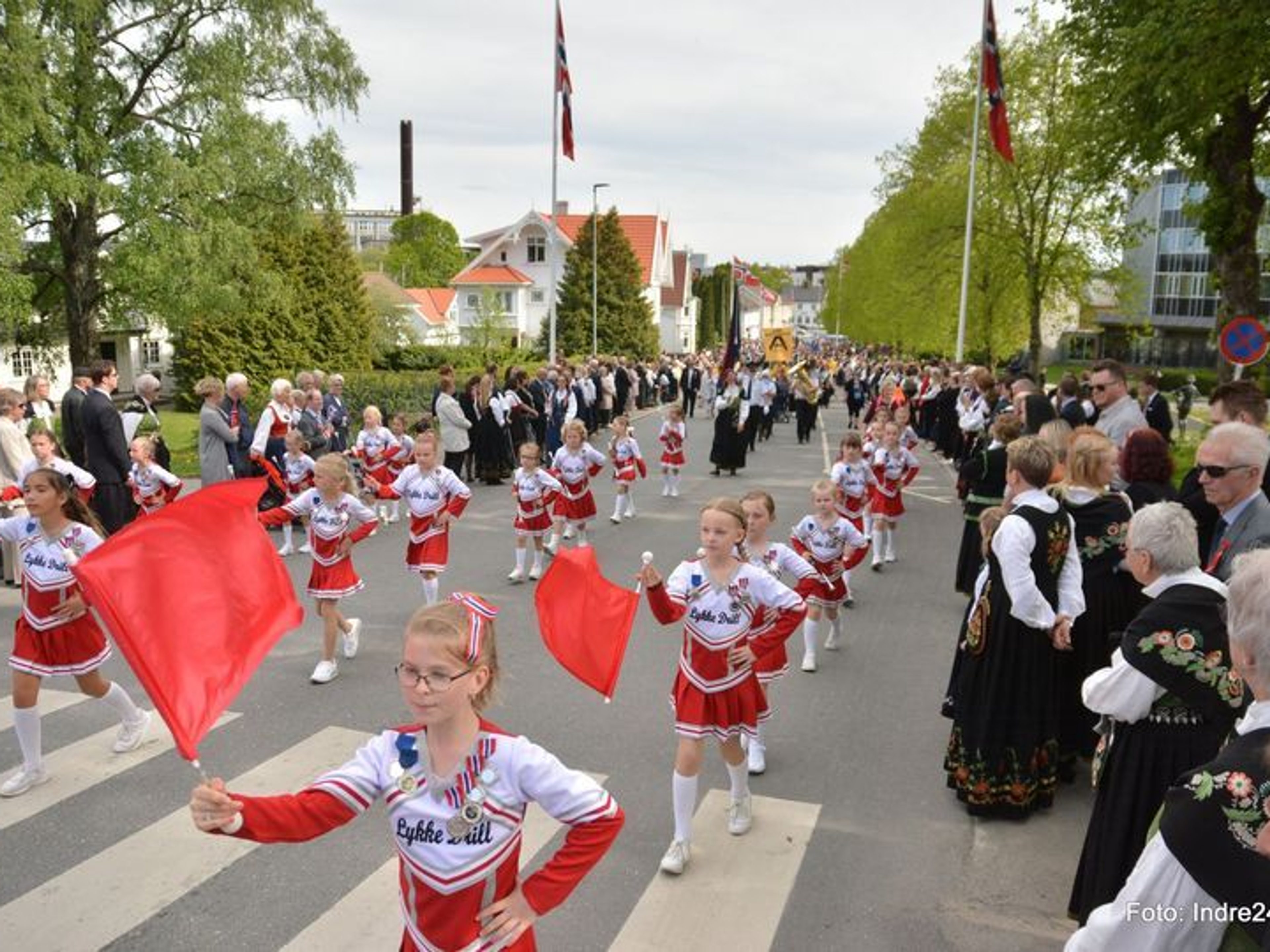 Mennesker i 17. mai tog