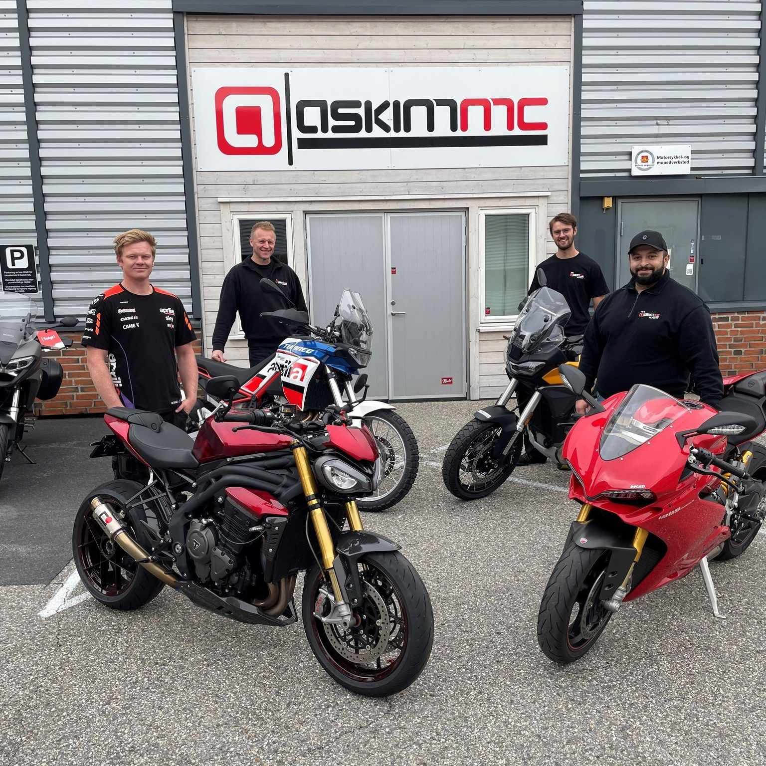 Fire menn med motorsykler