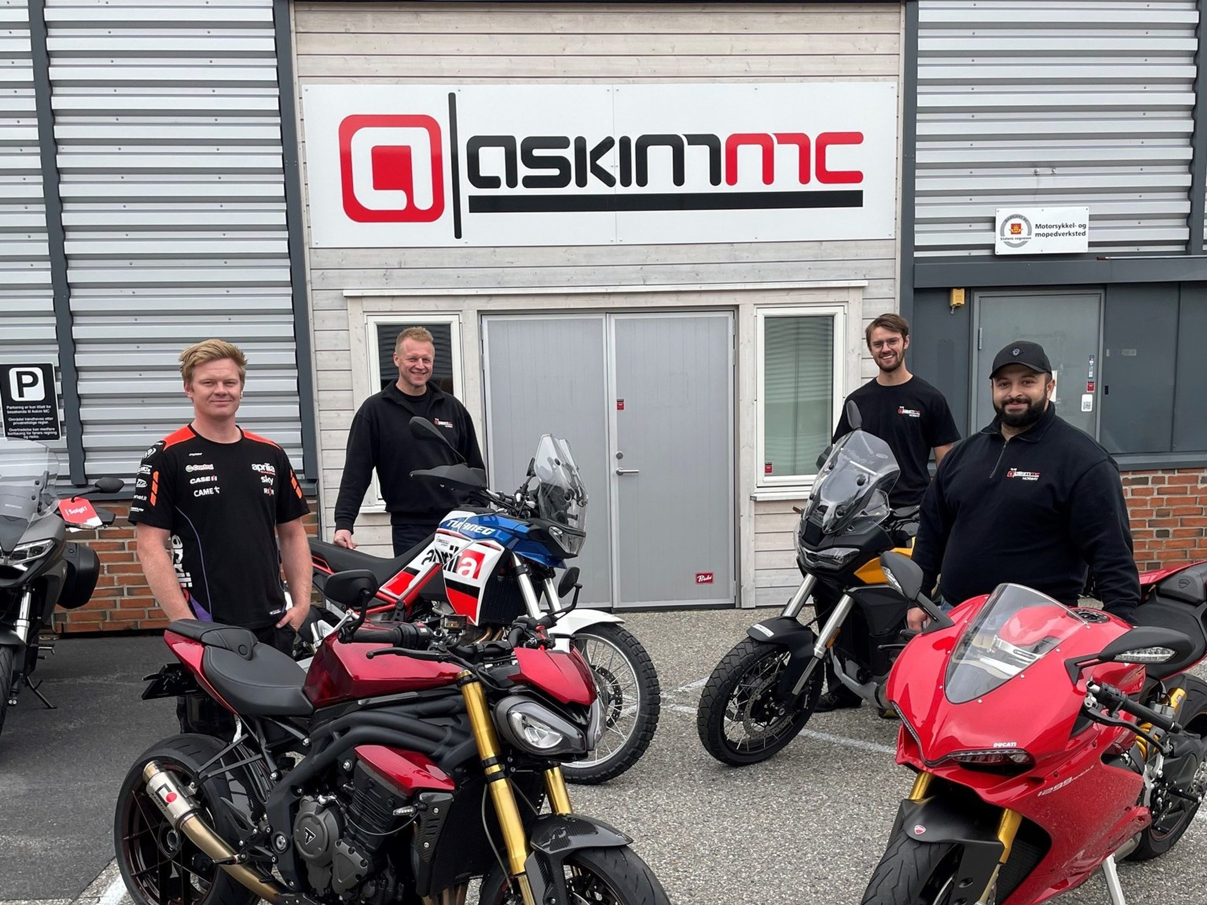 Fire menn med motorsykler