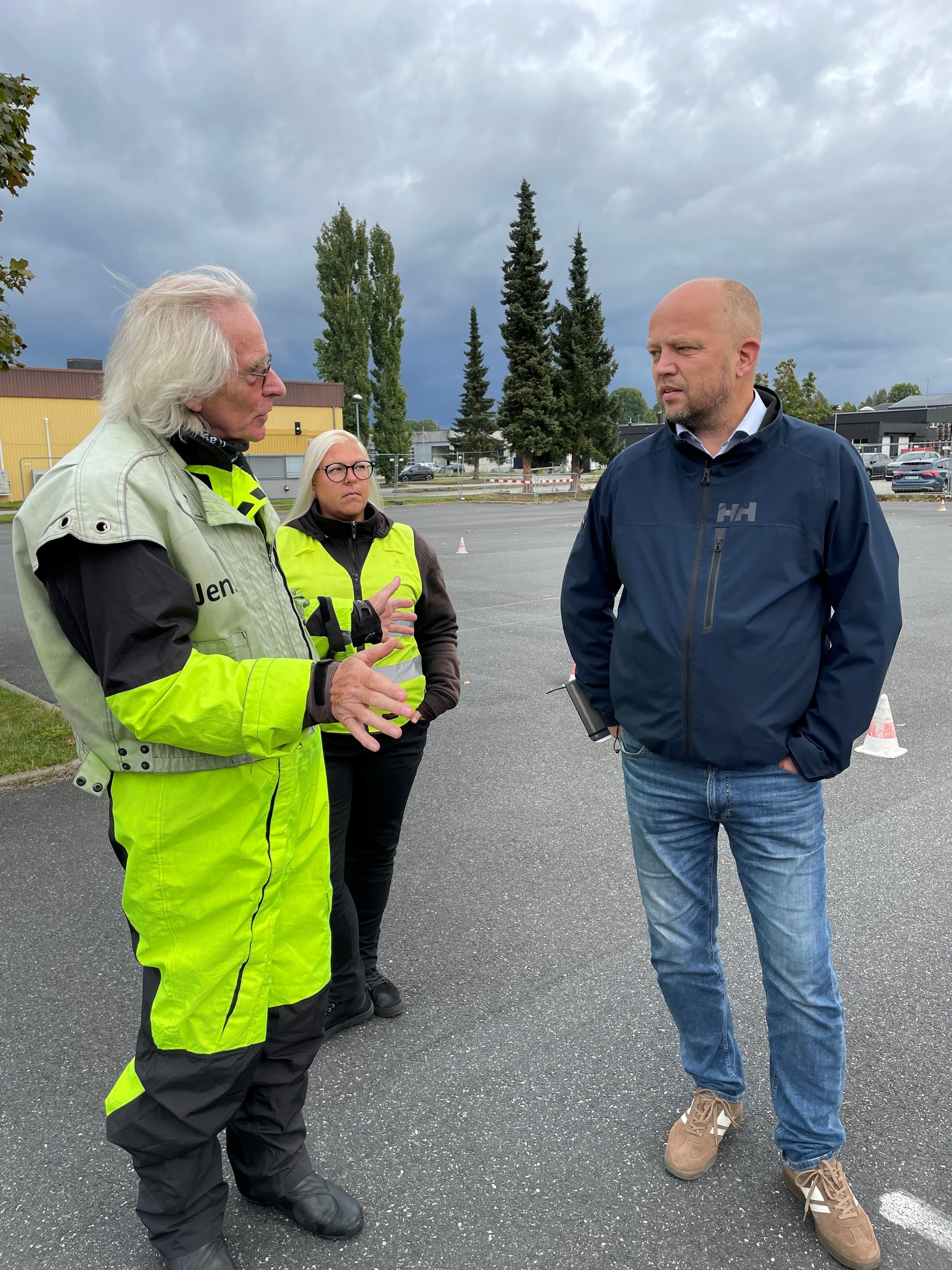 To med fullt mc utstyr og en i jeans​​​​‌﻿‍﻿​‍​‍‌‍﻿﻿‌﻿​‍‌‍‍‌‌‍‌﻿‌‍‍‌‌‍﻿‍​‍​‍​﻿‍‍​‍​‍‌﻿​﻿‌‍​‌‌‍﻿‍‌‍‍‌‌﻿‌​‌﻿‍‌​‍﻿‍‌‍‍‌‌‍﻿﻿​‍​‍​‍﻿​​‍​‍‌‍‍​‌﻿​‍‌‍‌‌‌‍‌‍​‍​‍​﻿‍‍​‍​‍‌‍‍​‌﻿‌​‌﻿‌​‌﻿​​​﻿‍‍​‍﻿﻿​‍﻿﻿‌‍﻿​‌‍﻿﻿‌‍​﻿‌‍​‌‌‍﻿​‌‍‍​‌‍﻿﻿‌﻿​﻿‌﻿‌​​﻿‍‍​﻿​﻿​﻿​﻿​﻿​﻿​﻿​﻿​‍﻿﻿‌‍‍‌‌‍﻿‍‌﻿‌​‌‍‌‌‌‍﻿‍‌﻿‌​​‍﻿﻿‌‍‌‌‌‍‌​‌‍‍‌‌﻿‌​​‍﻿﻿‌‍﻿‌‌‍﻿﻿‌‍‌​‌‍‌‌​﻿﻿‌‌﻿​​‌﻿​‍‌‍‌‌‌﻿​﻿‌‍‌‌‌‍﻿‍‌﻿‌​‌‍​‌‌﻿‌​‌‍‍‌‌‍﻿﻿‌‍﻿‍​﻿‍﻿‌‍‍‌‌‍‌​​﻿﻿‌​﻿​‍‌‍​﻿​﻿‌‌​﻿‌​​﻿‌‌​﻿​‍‌‍​‍‌‍‌​​‍﻿‌‌‍​﻿‌‍‌‌​﻿‍​‌‍​‌​‍﻿‌​﻿‌​‌‍​‌​﻿‌‍​﻿​﻿​‍﻿‌​﻿‍​‌‍​‌​﻿‌﻿​﻿‌‌​‍﻿‌‌‍​‍‌‍‌​​﻿​‌​﻿‌‍​﻿‍‌​﻿​﻿​﻿‌‍‌‍​‍‌‍‌​​﻿‌‌​﻿‌‌​﻿‌﻿​﻿‍﻿‌﻿‌​‌﻿‍‌‌﻿​​‌‍‌‌​﻿﻿‌‌﻿​​‌‍﻿﻿‌﻿​﻿‌﻿‌​​﻿‍﻿‌﻿​​‌‍​‌‌﻿‌​‌‍‍​​﻿﻿‌‌‍​‍‌‍﻿﻿‌‍‌​‌﻿‍‌​‍‌‌​﻿‌‌‌​​‍‌‌﻿﻿‌‍‍﻿‌‍‌‌‌﻿‍‌​‍‌‌​﻿​﻿‌​‌​​‍‌‌​﻿​﻿‌​‌​​‍‌‌​﻿​‍​﻿​‍‌‍​﻿‌‍‌‍‌‍‌​​﻿‌​‌‍‌‍​﻿‌﻿‌‍​‌‌‍​‍​﻿‌​‌‍​﻿​﻿​‌​﻿‌‌​‍‌‌​﻿​‍​﻿​‍​‍‌‌​﻿‌‌‌​‌​​‍﻿‍‌‍​‌‌‍﻿​‌﻿‌​​﻿﻿﻿‌‍​‍‌‍​‌‌﻿​﻿‌‍‌‌‌‌‌‌‌﻿​‍‌‍﻿​​﻿﻿‌‌‍‍​‌﻿‌​‌﻿‌​‌﻿​​​‍‌‌​﻿​﻿‌​​‌​‍‌‌​﻿​‍‌​‌‍​‍‌‌​﻿​‍‌​‌‍‌‍﻿​‌‍﻿﻿‌‍​﻿‌‍​‌‌‍﻿​‌‍‍​‌‍﻿﻿‌﻿​﻿‌﻿‌​​‍‌‌​﻿​﻿‌​​‌​﻿​﻿​﻿​﻿​﻿​﻿​﻿​﻿​‍‌‍‌‍‍‌‌‍‌​​﻿﻿‌​﻿​‍‌‍​﻿​﻿‌‌​﻿‌​​﻿‌‌​﻿​‍‌‍​‍‌‍‌​​‍﻿‌‌‍​﻿‌‍‌‌​﻿‍​‌‍​‌​‍﻿‌​﻿‌​‌‍​‌​﻿‌‍​﻿​﻿​‍﻿‌​﻿‍​‌‍​‌​﻿‌﻿​﻿‌‌​‍﻿‌‌‍​‍‌‍‌​​﻿​‌​﻿‌‍​﻿‍‌​﻿​﻿​﻿‌‍‌‍​‍‌‍‌​​﻿‌‌​﻿‌‌​﻿‌﻿​‍‌‍‌﻿‌​‌﻿‍‌‌﻿​​‌‍‌‌​﻿﻿‌‌﻿​​‌‍﻿﻿‌﻿​﻿‌﻿‌​​‍‌‍‌﻿​​‌‍​‌‌﻿‌​‌‍‍​​﻿﻿‌‌‍​‍‌‍﻿﻿‌‍‌​‌﻿‍‌​‍‌‌​﻿‌‌‌​​‍‌‌﻿﻿‌‍‍﻿‌‍‌‌‌﻿‍‌​‍‌‌​﻿​﻿‌​‌​​‍‌‌​﻿​﻿‌​‌​​‍‌‌​﻿​‍​﻿​‍‌‍​﻿‌‍‌‍‌‍‌​​﻿‌​‌‍‌‍​﻿‌﻿‌‍​‌‌‍​‍​﻿‌​‌‍​﻿​﻿​‌​﻿‌‌​‍‌‌​﻿​‍​﻿​‍​‍‌‌​﻿‌‌‌​‌​​‍﻿‍‌‍​‌‌‍﻿​‌﻿‌​​‍‌‍‌﻿​​‌‍‌‌‌﻿​‍‌﻿​﻿‌﻿​​‌‍‌‌‌‍​﻿‌﻿‌​‌‍‍‌‌﻿‌‍‌‍‌‌​﻿﻿‌‌﻿​​‌﻿‌‌‌‍​‍‌‍﻿​‌‍‍‌‌﻿​﻿‌‍‍​‌‍‌‌‌‍‌​​‍​‍‌﻿﻿‌