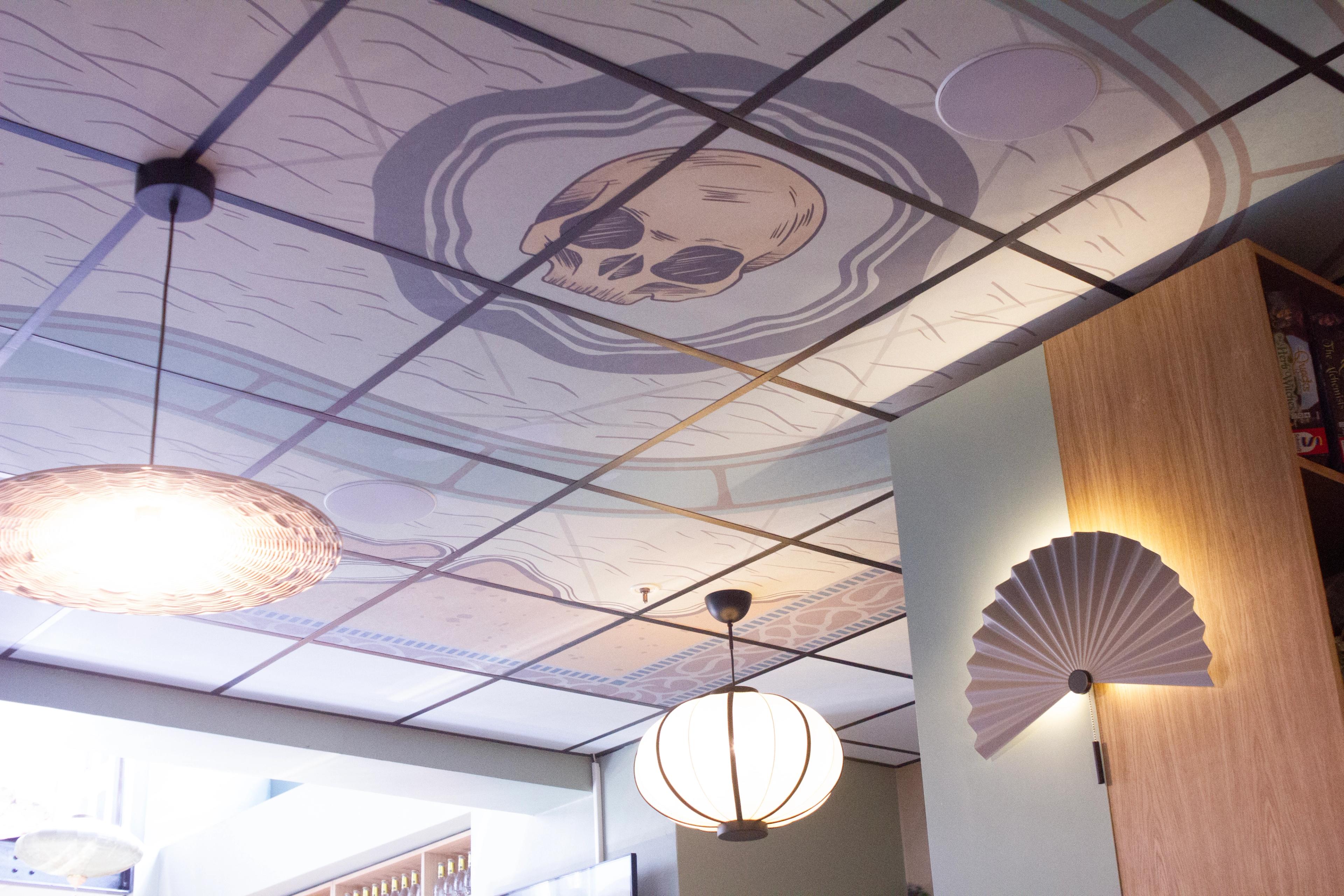 Bilde av et tak med utsmykking