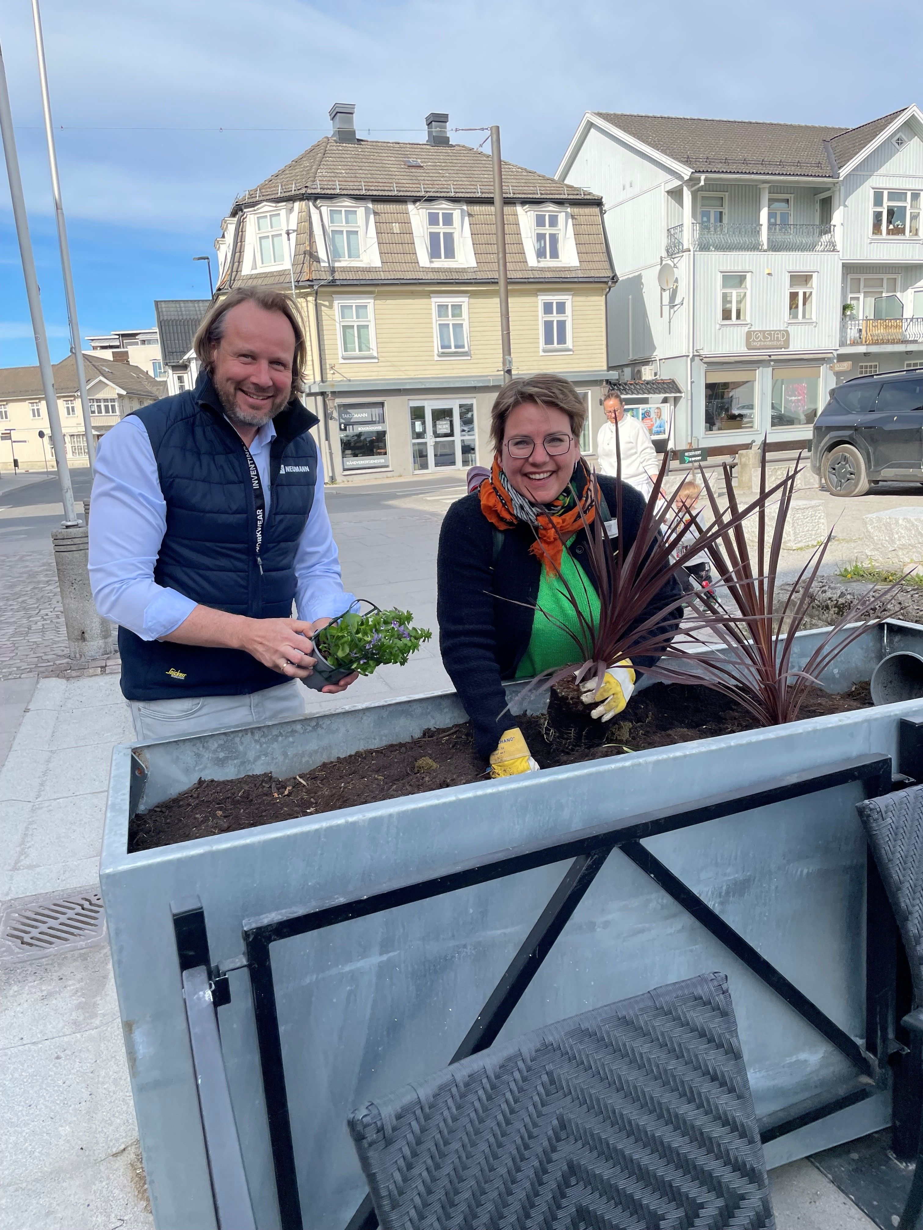 Mann og dame som planter blomster​​​​‌﻿‍﻿​‍​‍‌‍﻿﻿‌﻿​‍‌‍‍‌‌‍‌﻿‌‍‍‌‌‍﻿‍​‍​‍​﻿‍‍​‍​‍‌﻿​﻿‌‍​‌‌‍﻿‍‌‍‍‌‌﻿‌​‌﻿‍‌​‍﻿‍‌‍‍‌‌‍﻿﻿​‍​‍​‍﻿​​‍​‍‌‍‍​‌﻿​‍‌‍‌‌‌‍‌‍​‍​‍​﻿‍‍​‍​‍‌‍‍​‌﻿‌​‌﻿‌​‌﻿​​​﻿‍‍​‍﻿﻿​‍﻿﻿‌‍﻿​‌‍﻿﻿‌‍​﻿‌‍​‌‌‍﻿​‌‍‍​‌‍﻿﻿‌﻿​﻿‌﻿‌​​﻿‍‍​﻿​﻿​﻿​﻿​﻿​﻿​﻿​﻿​‍﻿﻿‌‍‍‌‌‍﻿‍‌﻿‌​‌‍‌‌‌‍﻿‍‌﻿‌​​‍﻿﻿‌‍‌‌‌‍‌​‌‍‍‌‌﻿‌​​‍﻿﻿‌‍﻿‌‌‍﻿﻿‌‍‌​‌‍‌‌​﻿﻿‌‌﻿​​‌﻿​‍‌‍‌‌‌﻿​﻿‌‍‌‌‌‍﻿‍‌﻿‌​‌‍​‌‌﻿‌​‌‍‍‌‌‍﻿﻿‌‍﻿‍​﻿‍﻿‌‍‍‌‌‍‌​​﻿﻿‌​﻿‌﻿​﻿‌﻿​﻿​‍​﻿​‌​﻿‌‍​﻿‌﻿‌‍​‌​﻿‌‍​‍﻿‌‌‍​﻿​﻿‌​​﻿​﻿​﻿‌‍​‍﻿‌​﻿‌​‌‍​﻿​﻿‍‌‌‍‌​​‍﻿‌‌‍​‍​﻿​﻿​﻿‌‍‌‍‌​​‍﻿‌​﻿​‌​﻿‌‌​﻿‌‍‌‍‌‌‌‍​‌​﻿​​​﻿‍​​﻿‍‌​﻿‌﻿​﻿‌‌‌‍​﻿‌‍​‌​﻿‍﻿‌﻿‌​‌﻿‍‌‌﻿​​‌‍‌‌​﻿﻿‌‌﻿​​‌‍﻿﻿‌﻿​﻿‌﻿‌​​﻿‍﻿‌﻿​​‌‍​‌‌﻿‌​‌‍‍​​﻿﻿‌‌‍​‍‌‍﻿﻿‌‍‌​‌﻿‍‌​‍‌‌​﻿‌‌‌​​‍‌‌﻿﻿‌‍‍﻿‌‍‌‌‌﻿‍‌​‍‌‌​﻿​﻿‌​‌​​‍‌‌​﻿​﻿‌​‌​​‍‌‌​﻿​‍​﻿​‍​﻿​﻿​﻿‌﻿‌‍‌‌​﻿‌‍​﻿‌‍‌‍​‍‌‍​‍​﻿‌​​﻿‌‍​﻿‌﻿​﻿​‌​﻿‌﻿​‍‌‌​﻿​‍​﻿​‍​‍‌‌​﻿‌‌‌​‌​​‍﻿‍‌‍​‌‌‍﻿​‌﻿‌​​﻿﻿﻿‌‍​‍‌‍​‌‌﻿​﻿‌‍‌‌‌‌‌‌‌﻿​‍‌‍﻿​​﻿﻿‌‌‍‍​‌﻿‌​‌﻿‌​‌﻿​​​‍‌‌​﻿​﻿‌​​‌​‍‌‌​﻿​‍‌​‌‍​‍‌‌​﻿​‍‌​‌‍‌‍﻿​‌‍﻿﻿‌‍​﻿‌‍​‌‌‍﻿​‌‍‍​‌‍﻿﻿‌﻿​﻿‌﻿‌​​‍‌‌​﻿​﻿‌​​‌​﻿​﻿​﻿​﻿​﻿​﻿​﻿​﻿​‍‌‍‌‍‍‌‌‍‌​​﻿﻿‌​﻿‌﻿​﻿‌﻿​﻿​‍​﻿​‌​﻿‌‍​﻿‌﻿‌‍​‌​﻿‌‍​‍﻿‌‌‍​﻿​﻿‌​​﻿​﻿​﻿‌‍​‍﻿‌​﻿‌​‌‍​﻿​﻿‍‌‌‍‌​​‍﻿‌‌‍​‍​﻿​﻿​﻿‌‍‌‍‌​​‍﻿‌​﻿​‌​﻿‌‌​﻿‌‍‌‍‌‌‌‍​‌​﻿​​​﻿‍​​﻿‍‌​﻿‌﻿​﻿‌‌‌‍​﻿‌‍​‌​‍‌‍‌﻿‌​‌﻿‍‌‌﻿​​‌‍‌‌​﻿﻿‌‌﻿​​‌‍﻿﻿‌﻿​﻿‌﻿‌​​‍‌‍‌﻿​​‌‍​‌‌﻿‌​‌‍‍​​﻿﻿‌‌‍​‍‌‍﻿﻿‌‍‌​‌﻿‍‌​‍‌‌​﻿‌‌‌​​‍‌‌﻿﻿‌‍‍﻿‌‍‌‌‌﻿‍‌​‍‌‌​﻿​﻿‌​‌​​‍‌‌​﻿​﻿‌​‌​​‍‌‌​﻿​‍​﻿​‍​﻿​﻿​﻿‌﻿‌‍‌‌​﻿‌‍​﻿‌‍‌‍​‍‌‍​‍​﻿‌​​﻿‌‍​﻿‌﻿​﻿​‌​﻿‌﻿​‍‌‌​﻿​‍​﻿​‍​‍‌‌​﻿‌‌‌​‌​​‍﻿‍‌‍​‌‌‍﻿​‌﻿‌​​‍‌‍‌﻿​​‌‍‌‌‌﻿​‍‌﻿​﻿‌﻿​​‌‍‌‌‌‍​﻿‌﻿‌​‌‍‍‌‌﻿‌‍‌‍‌‌​﻿﻿‌‌﻿​​‌﻿‌‌‌‍​‍‌‍﻿​‌‍‍‌‌﻿​﻿‌‍‍​‌‍‌‌‌‍‌​​‍​‍‌﻿﻿‌