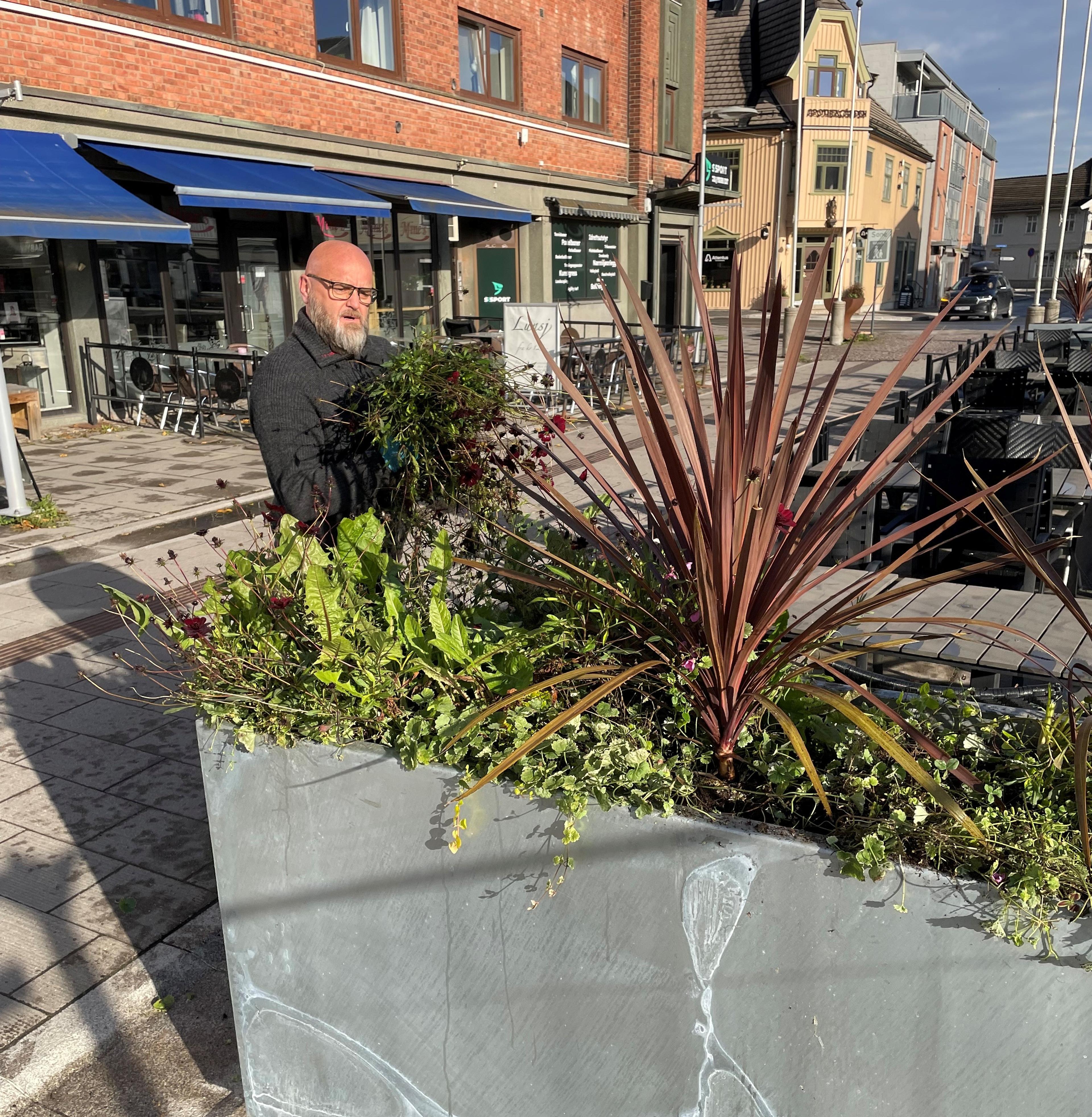 Mann som luker i blomsterkasserβββββο»Ώβο»Ώββββββο»Ώο»Ώβο»Ώβββββββββο»Ώββββββο»Ώββββββο»Ώβββββββο»Ώβο»Ώββββββο»Ώββββββο»Ώβββο»Ώββββο»Ώβββββββο»Ώο»Ώββββββο»Ώββββββββββο»Ώβββββββββββββββο»Ώβββββββββββο»Ώβββο»Ώβββο»Ώβββο»Ώββββο»Ώο»Ώββο»Ώο»Ώββο»Ώβββο»Ώο»Ώβββο»Ώββββββο»Ώβββββββο»Ώο»Ώβο»Ώβο»Ώβο»Ώβββο»Ώβββο»Ώβο»Ώβο»Ώβο»Ώβο»Ώβο»Ώβο»Ώβο»Ώββο»Ώο»Ώββββββο»Ώββο»Ώββββββββο»Ώββο»Ώββββο»Ώο»Ώβββββββββββββο»Ώββββο»Ώο»Ώββο»Ώβββο»Ώο»Ώβββββββββο»Ώο»Ώββο»Ώβββο»Ώβββββββο»Ώβο»Ώββββββο»Ώββο»Ώβββββββο»Ώββββββββο»Ώο»Ώββο»Ώββο»Ώβο»Ώβββββββββο»Ώο»Ώββββββββββο»Ώβββο»Ώβββββββο»Ώβββο»Ώβββο»Ώββββο»Ώββο»Ώβββο»Ώββββββββββββο»Ώββο»Ώβββο»Ώβββββββο»Ώββββο»Ώββο»Ώβββββββο»Ώβββο»Ώββββο»Ώββο»Ώβββββββο»Ώβββββββββββο»Ώβο»Ώβββββββββο»Ώβββο»Ώβββο»Ώβββο»Ώβββο»Ώβο»Ώβο»Ώβββο»Ώβββο»Ώβββββββο»Ώο»Ώββο»Ώββββο»Ώο»Ώβο»Ώβο»Ώβο»Ώβββο»Ώβο»Ώβο»Ώβββββββο»Ώβββββββο»Ώο»Ώβββββββο»Ώο»Ώβββββο»Ώβββββββο»Ώββββββββο»Ώο»Ώβββο»Ώβββββο»Ώβββββββο»Ώβο»Ώβββββββββο»Ώβο»Ώβββββββββο»Ώβββο»Ώβββο»Ώβββββο»Ώβββββο»Ώβββββββο»Ώβββο»Ώβο»Ώβββββο»Ώβββο»Ώβββο»Ώβο»Ώβο»Ώβο»Ώβββββο»Ώβββο»Ώβββββββο»Ώββββββββο»Ώβββββββο»Ώββο»Ώβββο»Ώο»Ώο»Ώβββββββββο»Ώβο»Ώβββββββββο»Ώββββο»Ώββο»Ώο»Ώββββββο»Ώβββο»Ώβββο»Ώβββββββο»Ώβο»Ώβββββββββο»Ώβββββββββββο»Ώββββββββο»Ώβββο»Ώο»Ώβββο»Ώββββββο»Ώβββββββο»Ώο»Ώβο»Ώβο»Ώβο»Ώβββββββο»Ώβο»Ώβββββο»Ώβο»Ώβο»Ώβο»Ώβο»Ώβο»Ώβο»Ώβο»Ώβββββββββββββο»Ώο»Ώββββββββββο»Ώβββο»Ώβββββββο»Ώβββο»Ώβββο»Ώββββο»Ώββο»Ώβββο»Ώββββββββββββο»Ώββο»Ώβββο»Ώβββββββο»Ώββββο»Ώββο»Ώβββββββο»Ώβββο»Ώββββο»Ώββο»Ώβββββββο»Ώβββββββββββο»Ώβο»Ώβββββββββο»Ώβββο»Ώβββο»Ώβββο»Ώβββββββο»Ώβββο»Ώβββο»Ώβββββββο»Ώο»Ώββο»Ώββββο»Ώο»Ώβο»Ώβο»Ώβο»Ώβββββββο»Ώβββββββο»Ώβββββββο»Ώο»Ώβββββββο»Ώο»Ώβββββο»Ώβββββββο»Ώββββββββο»Ώο»Ώβββο»Ώβββββο»Ώβββββββο»Ώβο»Ώβββββββββο»Ώβο»Ώβββββββββο»Ώβββο»Ώβββο»Ώβββββο»Ώβββββο»Ώβββββββο»Ώβββο»Ώβο»Ώβββββο»Ώβββο»Ώβββο»Ώβο»Ώβο»Ώβο»Ώβββββο»Ώβββο»Ώβββββββο»Ώββββββββο»Ώβββββββο»Ώββο»Ώβββββββο»Ώβββββββο»Ώβββο»Ώβο»Ώβο»Ώβββββββββο»Ώβο»Ώβββββββο»Ώβββββββο»Ώο»Ώββο»Ώβββο»Ώββββββββο»Ώββββββο»Ώβο»Ώβββββββββββββββββο»Ώο»Ώβ