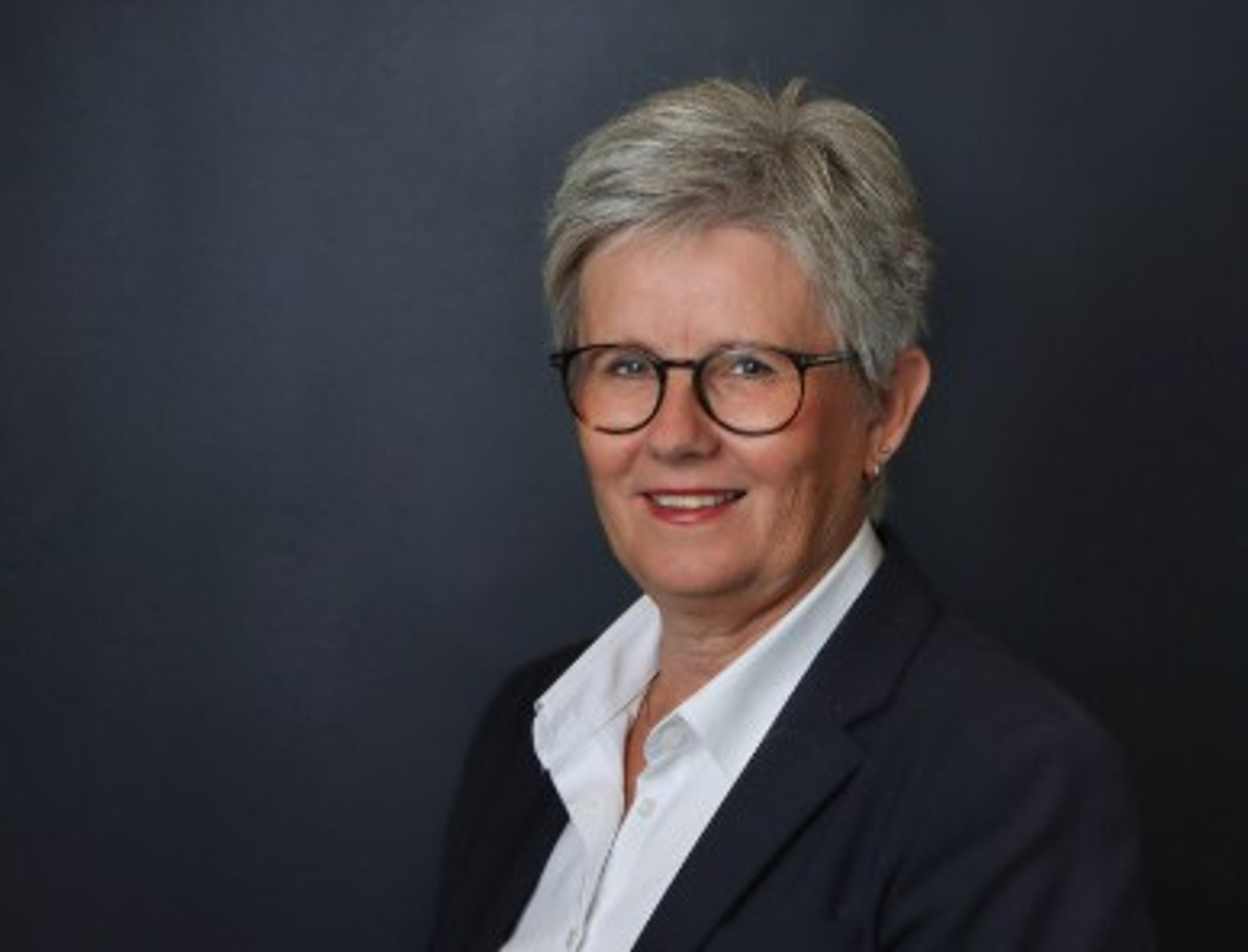 En blid dame med briller​​​​‌﻿‍﻿​‍​‍‌‍﻿﻿‌﻿​‍‌‍‍‌‌‍‌﻿‌‍‍‌‌‍﻿‍​‍​‍​﻿‍‍​‍​‍‌﻿​﻿‌‍​‌‌‍﻿‍‌‍‍‌‌﻿‌​‌﻿‍‌​‍﻿‍‌‍‍‌‌‍﻿﻿​‍​‍​‍﻿​​‍​‍‌‍‍​‌﻿​‍‌‍‌‌‌‍‌‍​‍​‍​﻿‍‍​‍​‍‌‍‍​‌﻿‌​‌﻿‌​‌﻿​​​﻿‍‍​‍﻿﻿​‍﻿﻿‌‍﻿​‌‍﻿﻿‌‍​﻿‌‍​‌‌‍﻿​‌‍‍​‌‍﻿﻿‌﻿​﻿‌﻿‌​​﻿‍‍​﻿​﻿​﻿​﻿​﻿​﻿​﻿​﻿​‍﻿﻿‌‍‍‌‌‍﻿‍‌﻿‌​‌‍‌‌‌‍﻿‍‌﻿‌​​‍﻿﻿‌‍‌‌‌‍‌​‌‍‍‌‌﻿‌​​‍﻿﻿‌‍﻿‌‌‍﻿﻿‌‍‌​‌‍‌‌​﻿﻿‌‌﻿​​‌﻿​‍‌‍‌‌‌﻿​﻿‌‍‌‌‌‍﻿‍‌﻿‌​‌‍​‌‌﻿‌​‌‍‍‌‌‍﻿﻿‌‍﻿‍​﻿‍﻿‌‍‍‌‌‍‌​​﻿﻿‌‌‍‌‍​﻿‌​‌‍‌​‌‍​﻿​﻿​‌​﻿‍‌‌‍‌​​﻿​﻿​‍﻿‌​﻿‌​‌‍​‌​﻿‍​​﻿‌‌​‍﻿‌​﻿‌​‌‍‌‍​﻿‍‌​﻿​‌​‍﻿‌‌‍​‌​﻿‌‌​﻿‌﻿​﻿‍​​‍﻿‌​﻿‌​​﻿‍​​﻿‍​‌‍​‌​﻿‍​‌‍​‌​﻿​‌​﻿‍‌​﻿​﻿​﻿​﻿​﻿​‌‌‍​﻿​﻿‍﻿‌﻿‌​‌﻿‍‌‌﻿​​‌‍‌‌​﻿﻿‌‌‍​﻿‌‍‍‌‌﻿‌​‌﻿‍‌‌​‌‌‌﻿‍​‌﻿​​‌‍‌‌‌﻿​‍‌‍‍‌‌‍‌‌‌‍﻿‍‌‍​﻿‌‍‌‌​﻿‍﻿‌﻿​​‌‍​‌‌﻿‌​‌‍‍​​﻿﻿‌‌‍​‍‌‍﻿﻿‌‍‌​‌﻿‍‌​‍‌‌​﻿‌‌‌​​‍‌‌﻿﻿‌‍‍﻿‌‍‌‌‌﻿‍‌​‍‌‌​﻿​﻿‌​‌​​‍‌‌​﻿​﻿‌​‌​​‍‌‌​﻿​‍​﻿​‍‌‍‌​​﻿​﻿‌‍‌​​﻿‍​​﻿​‌‌‍‌‌‌‍​‍‌‍​﻿​﻿​‍​﻿‌‌‌‍​‍​﻿​​​‍‌‌​﻿​‍​﻿​‍​‍‌‌​﻿‌‌‌​‌​​‍﻿‍‌‍​‌‌‍﻿​‌﻿‌​​﻿﻿﻿‌‍​‍‌‍​‌‌﻿​﻿‌‍‌‌‌‌‌‌‌﻿​‍‌‍﻿​​﻿﻿‌‌‍‍​‌﻿‌​‌﻿‌​‌﻿​​​‍‌‌​﻿​﻿‌​​‌​‍‌‌​﻿​‍‌​‌‍​‍‌‌​﻿​‍‌​‌‍‌‍﻿​‌‍﻿﻿‌‍​﻿‌‍​‌‌‍﻿​‌‍‍​‌‍﻿﻿‌﻿​﻿‌﻿‌​​‍‌‌​﻿​﻿‌​​‌​﻿​﻿​﻿​﻿​﻿​﻿​﻿​﻿​‍‌‍‌‍‍‌‌‍‌​​﻿﻿‌‌‍‌‍​﻿‌​‌‍‌​‌‍​﻿​﻿​‌​﻿‍‌‌‍‌​​﻿​﻿​‍﻿‌​﻿‌​‌‍​‌​﻿‍​​﻿‌‌​‍﻿‌​﻿‌​‌‍‌‍​﻿‍‌​﻿​‌​‍﻿‌‌‍​‌​﻿‌‌​﻿‌﻿​﻿‍​​‍﻿‌​﻿‌​​﻿‍​​﻿‍​‌‍​‌​﻿‍​‌‍​‌​﻿​‌​﻿‍‌​﻿​﻿​﻿​﻿​﻿​‌‌‍​﻿​‍‌‍‌﻿‌​‌﻿‍‌‌﻿​​‌‍‌‌​﻿﻿‌‌‍​﻿‌‍‍‌‌﻿‌​‌﻿‍‌‌​‌‌‌﻿‍​‌﻿​​‌‍‌‌‌﻿​‍‌‍‍‌‌‍‌‌‌‍﻿‍‌‍​﻿‌‍‌‌​‍‌‍‌﻿​​‌‍​‌‌﻿‌​‌‍‍​​﻿﻿‌‌‍​‍‌‍﻿﻿‌‍‌​‌﻿‍‌​‍‌‌​﻿‌‌‌​​‍‌‌﻿﻿‌‍‍﻿‌‍‌‌‌﻿‍‌​‍‌‌​﻿​﻿‌​‌​​‍‌‌​﻿​﻿‌​‌​​‍‌‌​﻿​‍​﻿​‍‌‍‌​​﻿​﻿‌‍‌​​﻿‍​​﻿​‌‌‍‌‌‌‍​‍‌‍​﻿​﻿​‍​﻿‌‌‌‍​‍​﻿​​​‍‌‌​﻿​‍​﻿​‍​‍‌‌​﻿‌‌‌​‌​​‍﻿‍‌‍​‌‌‍﻿​‌﻿‌​​‍‌‍‌﻿​​‌‍‌‌‌﻿​‍‌﻿​﻿‌﻿​​‌‍‌‌‌‍​﻿‌﻿‌​‌‍‍‌‌﻿‌‍‌‍‌‌​﻿﻿‌‌﻿​​‌﻿‌‌‌‍​‍‌‍﻿​‌‍‍‌‌﻿​﻿‌‍‍​‌‍‌‌‌‍‌​​‍​‍‌﻿﻿‌