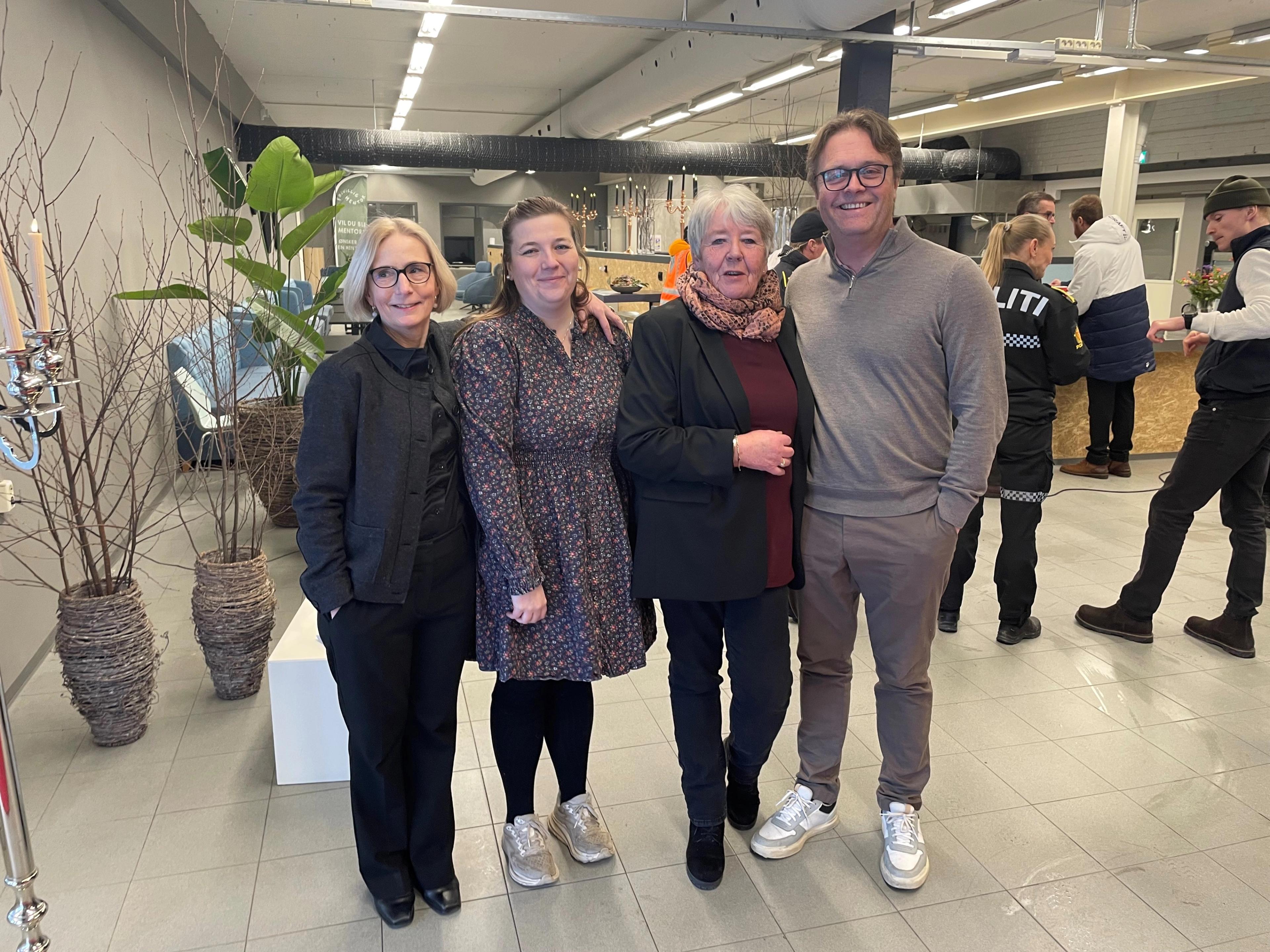 Tre damer og en mann​​​​‌﻿‍﻿​‍​‍‌‍﻿﻿‌﻿​‍‌‍‍‌‌‍‌﻿‌‍‍‌‌‍﻿‍​‍​‍​﻿‍‍​‍​‍‌﻿​﻿‌‍​‌‌‍﻿‍‌‍‍‌‌﻿‌​‌﻿‍‌​‍﻿‍‌‍‍‌‌‍﻿﻿​‍​‍​‍﻿​​‍​‍‌‍‍​‌﻿​‍‌‍‌‌‌‍‌‍​‍​‍​﻿‍‍​‍​‍‌‍‍​‌﻿‌​‌﻿‌​‌﻿​​​﻿‍‍​‍﻿﻿​‍﻿﻿‌‍﻿​‌‍﻿﻿‌‍​﻿‌‍​‌‌‍﻿​‌‍‍​‌‍﻿﻿‌﻿​﻿‌﻿‌​​﻿‍‍​﻿​﻿​﻿​﻿​﻿​﻿​﻿​﻿​‍﻿﻿‌‍‍‌‌‍﻿‍‌﻿‌​‌‍‌‌‌‍﻿‍‌﻿‌​​‍﻿﻿‌‍‌‌‌‍‌​‌‍‍‌‌﻿‌​​‍﻿﻿‌‍﻿‌‌‍﻿﻿‌‍‌​‌‍‌‌​﻿﻿‌‌﻿​​‌﻿​‍‌‍‌‌‌﻿​﻿‌‍‌‌‌‍﻿‍‌﻿‌​‌‍​‌‌﻿‌​‌‍‍‌‌‍﻿﻿‌‍﻿‍​﻿‍﻿‌‍‍‌‌‍‌​​﻿﻿‌​﻿​​​﻿‍‌​﻿​‍​﻿‌‌‌‍​‍​﻿‌‍‌‍‌‌​﻿​‍​‍﻿‌​﻿​‌​﻿​‍​﻿‌‌​﻿‍​​‍﻿‌​﻿‌​​﻿​‍‌‍​﻿‌‍‌‌​‍﻿‌‌‍​‌​﻿‍‌​﻿‌﻿‌‍​﻿​‍﻿‌‌‍‌​​﻿​‍​﻿‍​‌‍​﻿‌‍​﻿​﻿​﻿​﻿‌​​﻿​﻿‌‍​﻿‌‍​﻿​﻿‌‍​﻿‌‌​﻿‍﻿‌﻿‌​‌﻿‍‌‌﻿​​‌‍‌‌​﻿﻿‌‌﻿​​‌‍﻿﻿‌﻿​﻿‌﻿‌​​﻿‍﻿‌﻿​​‌‍​‌‌﻿‌​‌‍‍​​﻿﻿‌‌‍​‍‌‍﻿﻿‌‍‌​‌﻿‍‌​‍‌‌​﻿‌‌‌​​‍‌‌﻿﻿‌‍‍﻿‌‍‌‌‌﻿‍‌​‍‌‌​﻿​﻿‌​‌​​‍‌‌​﻿​﻿‌​‌​​‍‌‌​﻿​‍​﻿​‍​﻿‌‍‌‍‌‍​﻿‌‌‌‍​‌‌‍​﻿​﻿​﻿‌‍‌‍​﻿‌‍‌‍‌​‌‍​‍​﻿‌‌​﻿‌﻿​‍‌‌​﻿​‍​﻿​‍​‍‌‌​﻿‌‌‌​‌​​‍﻿‍‌‍​‌‌‍﻿​‌﻿‌​​﻿﻿﻿‌‍​‍‌‍​‌‌﻿​﻿‌‍‌‌‌‌‌‌‌﻿​‍‌‍﻿​​﻿﻿‌‌‍‍​‌﻿‌​‌﻿‌​‌﻿​​​‍‌‌​﻿​﻿‌​​‌​‍‌‌​﻿​‍‌​‌‍​‍‌‌​﻿​‍‌​‌‍‌‍﻿​‌‍﻿﻿‌‍​﻿‌‍​‌‌‍﻿​‌‍‍​‌‍﻿﻿‌﻿​﻿‌﻿‌​​‍‌‌​﻿​﻿‌​​‌​﻿​﻿​﻿​﻿​﻿​﻿​﻿​﻿​‍‌‍‌‍‍‌‌‍‌​​﻿﻿‌​﻿​​​﻿‍‌​﻿​‍​﻿‌‌‌‍​‍​﻿‌‍‌‍‌‌​﻿​‍​‍﻿‌​﻿​‌​﻿​‍​﻿‌‌​﻿‍​​‍﻿‌​﻿‌​​﻿​‍‌‍​﻿‌‍‌‌​‍﻿‌‌‍​‌​﻿‍‌​﻿‌﻿‌‍​﻿​‍﻿‌‌‍‌​​﻿​‍​﻿‍​‌‍​﻿‌‍​﻿​﻿​﻿​﻿‌​​﻿​﻿‌‍​﻿‌‍​﻿​﻿‌‍​﻿‌‌​‍‌‍‌﻿‌​‌﻿‍‌‌﻿​​‌‍‌‌​﻿﻿‌‌﻿​​‌‍﻿﻿‌﻿​﻿‌﻿‌​​‍‌‍‌﻿​​‌‍​‌‌﻿‌​‌‍‍​​﻿﻿‌‌‍​‍‌‍﻿﻿‌‍‌​‌﻿‍‌​‍‌‌​﻿‌‌‌​​‍‌‌﻿﻿‌‍‍﻿‌‍‌‌‌﻿‍‌​‍‌‌​﻿​﻿‌​‌​​‍‌‌​﻿​﻿‌​‌​​‍‌‌​﻿​‍​﻿​‍​﻿‌‍‌‍‌‍​﻿‌‌‌‍​‌‌‍​﻿​﻿​﻿‌‍‌‍​﻿‌‍‌‍‌​‌‍​‍​﻿‌‌​﻿‌﻿​‍‌‌​﻿​‍​﻿​‍​‍‌‌​﻿‌‌‌​‌​​‍﻿‍‌‍​‌‌‍﻿​‌﻿‌​​‍‌‍‌﻿​​‌‍‌‌‌﻿​‍‌﻿​﻿‌﻿​​‌‍‌‌‌‍​﻿‌﻿‌​‌‍‍‌‌﻿‌‍‌‍‌‌​﻿﻿‌‌﻿​​‌﻿‌‌‌‍​‍‌‍﻿​‌‍‍‌‌﻿​﻿‌‍‍​‌‍‌‌‌‍‌​​‍​‍‌﻿﻿‌