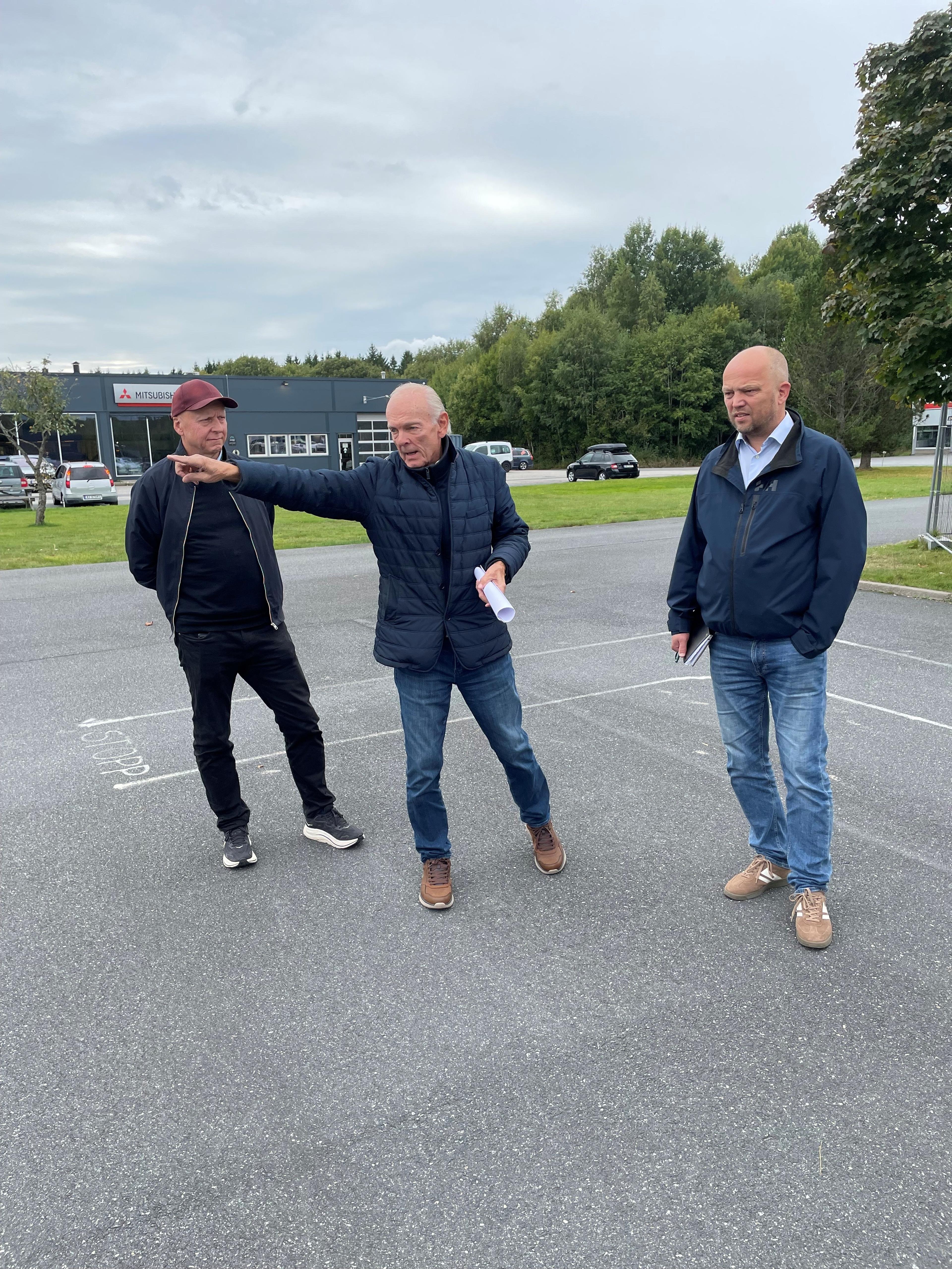 Tre menn på en asfaltplass ​​​​‌﻿‍﻿​‍​‍‌‍﻿﻿‌﻿​‍‌‍‍‌‌‍‌﻿‌‍‍‌‌‍﻿‍​‍​‍​﻿‍‍​‍​‍‌﻿​﻿‌‍​‌‌‍﻿‍‌‍‍‌‌﻿‌​‌﻿‍‌​‍﻿‍‌‍‍‌‌‍﻿﻿​‍​‍​‍﻿​​‍​‍‌‍‍​‌﻿​‍‌‍‌‌‌‍‌‍​‍​‍​﻿‍‍​‍​‍‌‍‍​‌﻿‌​‌﻿‌​‌﻿​​​﻿‍‍​‍﻿﻿​‍﻿﻿‌‍﻿​‌‍﻿﻿‌‍​﻿‌‍​‌‌‍﻿​‌‍‍​‌‍﻿﻿‌﻿​﻿‌﻿‌​​﻿‍‍​﻿​﻿​﻿​﻿​﻿​﻿​﻿​﻿​‍﻿﻿‌‍‍‌‌‍﻿‍‌﻿‌​‌‍‌‌‌‍﻿‍‌﻿‌​​‍﻿﻿‌‍‌‌‌‍‌​‌‍‍‌‌﻿‌​​‍﻿﻿‌‍﻿‌‌‍﻿﻿‌‍‌​‌‍‌‌​﻿﻿‌‌﻿​​‌﻿​‍‌‍‌‌‌﻿​﻿‌‍‌‌‌‍﻿‍‌﻿‌​‌‍​‌‌﻿‌​‌‍‍‌‌‍﻿﻿‌‍﻿‍​﻿‍﻿‌‍‍‌‌‍‌​​﻿﻿‌​﻿​‍‌‍​﻿​﻿‌‌​﻿‌​​﻿‌‌​﻿​‍‌‍​‍‌‍‌​​‍﻿‌‌‍​﻿‌‍‌‌​﻿‍​‌‍​‌​‍﻿‌​﻿‌​‌‍​‌​﻿‌‍​﻿​﻿​‍﻿‌​﻿‍​‌‍​‌​﻿‌﻿​﻿‌‌​‍﻿‌‌‍​‍‌‍‌​​﻿​‌​﻿‌‍​﻿‍‌​﻿​﻿​﻿‌‍‌‍​‍‌‍‌​​﻿‌‌​﻿‌‌​﻿‌﻿​﻿‍﻿‌﻿‌​‌﻿‍‌‌﻿​​‌‍‌‌​﻿﻿‌‌﻿​​‌‍﻿﻿‌﻿​﻿‌﻿‌​​﻿‍﻿‌﻿​​‌‍​‌‌﻿‌​‌‍‍​​﻿﻿‌‌‍​‍‌‍﻿﻿‌‍‌​‌﻿‍‌​‍‌‌​﻿‌‌‌​​‍‌‌﻿﻿‌‍‍﻿‌‍‌‌‌﻿‍‌​‍‌‌​﻿​﻿‌​‌​​‍‌‌​﻿​﻿‌​‌​​‍‌‌​﻿​‍​﻿​‍​﻿‌﻿‌‍‌​​﻿​﻿​﻿‌‌‌‍‌‌‌‍‌‌​﻿‌​​﻿‌​​﻿‍​​﻿‌﻿​﻿‌‌‌‍​‍​‍‌‌​﻿​‍​﻿​‍​‍‌‌​﻿‌‌‌​‌​​‍﻿‍‌‍​‌‌‍﻿​‌﻿‌​​﻿﻿﻿‌‍​‍‌‍​‌‌﻿​﻿‌‍‌‌‌‌‌‌‌﻿​‍‌‍﻿​​﻿﻿‌‌‍‍​‌﻿‌​‌﻿‌​‌﻿​​​‍‌‌​﻿​﻿‌​​‌​‍‌‌​﻿​‍‌​‌‍​‍‌‌​﻿​‍‌​‌‍‌‍﻿​‌‍﻿﻿‌‍​﻿‌‍​‌‌‍﻿​‌‍‍​‌‍﻿﻿‌﻿​﻿‌﻿‌​​‍‌‌​﻿​﻿‌​​‌​﻿​﻿​﻿​﻿​﻿​﻿​﻿​﻿​‍‌‍‌‍‍‌‌‍‌​​﻿﻿‌​﻿​‍‌‍​﻿​﻿‌‌​﻿‌​​﻿‌‌​﻿​‍‌‍​‍‌‍‌​​‍﻿‌‌‍​﻿‌‍‌‌​﻿‍​‌‍​‌​‍﻿‌​﻿‌​‌‍​‌​﻿‌‍​﻿​﻿​‍﻿‌​﻿‍​‌‍​‌​﻿‌﻿​﻿‌‌​‍﻿‌‌‍​‍‌‍‌​​﻿​‌​﻿‌‍​﻿‍‌​﻿​﻿​﻿‌‍‌‍​‍‌‍‌​​﻿‌‌​﻿‌‌​﻿‌﻿​‍‌‍‌﻿‌​‌﻿‍‌‌﻿​​‌‍‌‌​﻿﻿‌‌﻿​​‌‍﻿﻿‌﻿​﻿‌﻿‌​​‍‌‍‌﻿​​‌‍​‌‌﻿‌​‌‍‍​​﻿﻿‌‌‍​‍‌‍﻿﻿‌‍‌​‌﻿‍‌​‍‌‌​﻿‌‌‌​​‍‌‌﻿﻿‌‍‍﻿‌‍‌‌‌﻿‍‌​‍‌‌​﻿​﻿‌​‌​​‍‌‌​﻿​﻿‌​‌​​‍‌‌​﻿​‍​﻿​‍​﻿‌﻿‌‍‌​​﻿​﻿​﻿‌‌‌‍‌‌‌‍‌‌​﻿‌​​﻿‌​​﻿‍​​﻿‌﻿​﻿‌‌‌‍​‍​‍‌‌​﻿​‍​﻿​‍​‍‌‌​﻿‌‌‌​‌​​‍﻿‍‌‍​‌‌‍﻿​‌﻿‌​​‍‌‍‌﻿​​‌‍‌‌‌﻿​‍‌﻿​﻿‌﻿​​‌‍‌‌‌‍​﻿‌﻿‌​‌‍‍‌‌﻿‌‍‌‍‌‌​﻿﻿‌‌﻿​​‌﻿‌‌‌‍​‍‌‍﻿​‌‍‍‌‌﻿​﻿‌‍‍​‌‍‌‌‌‍‌​​‍​‍‌﻿﻿‌