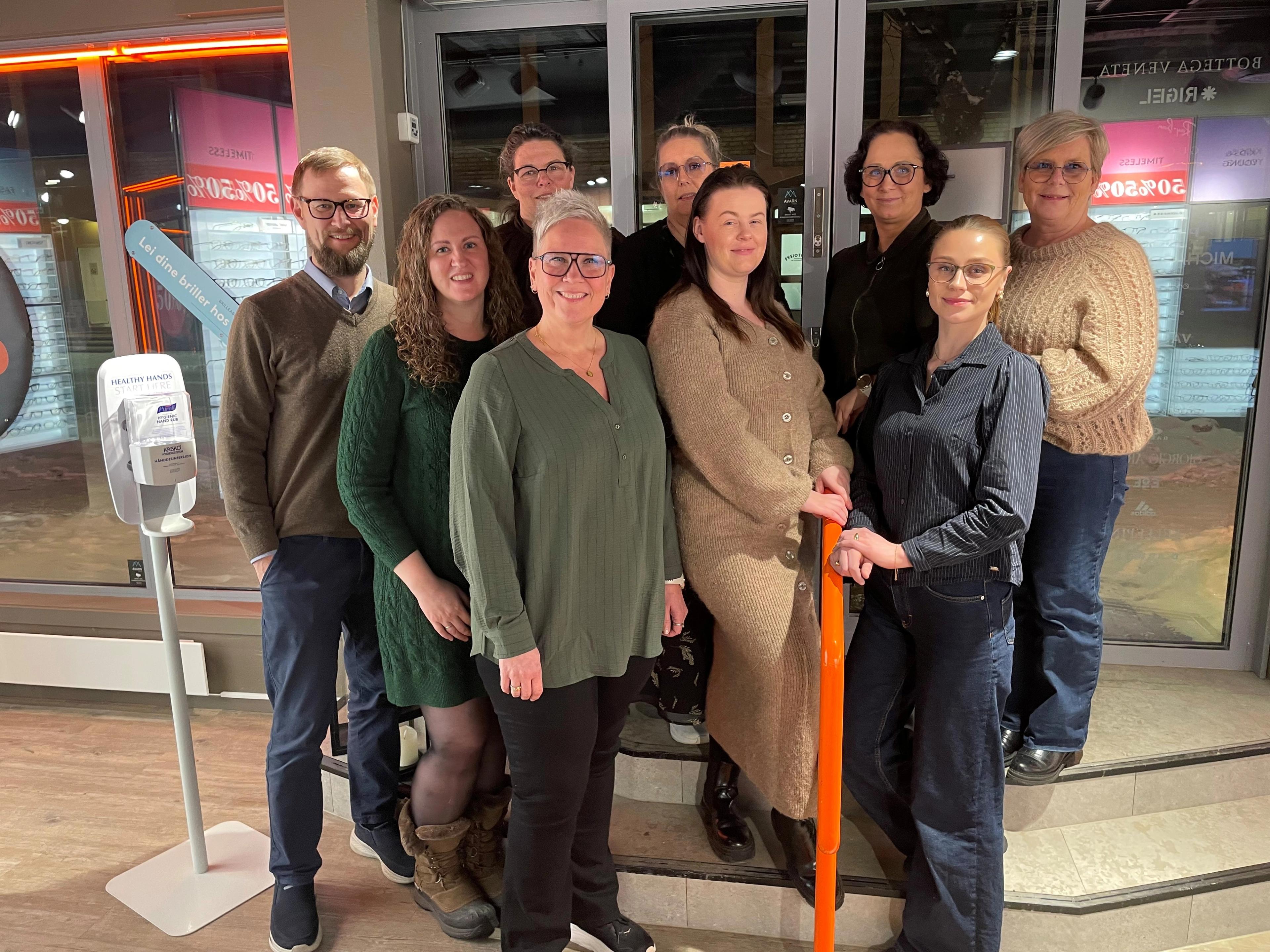 Åtte damer og en mann