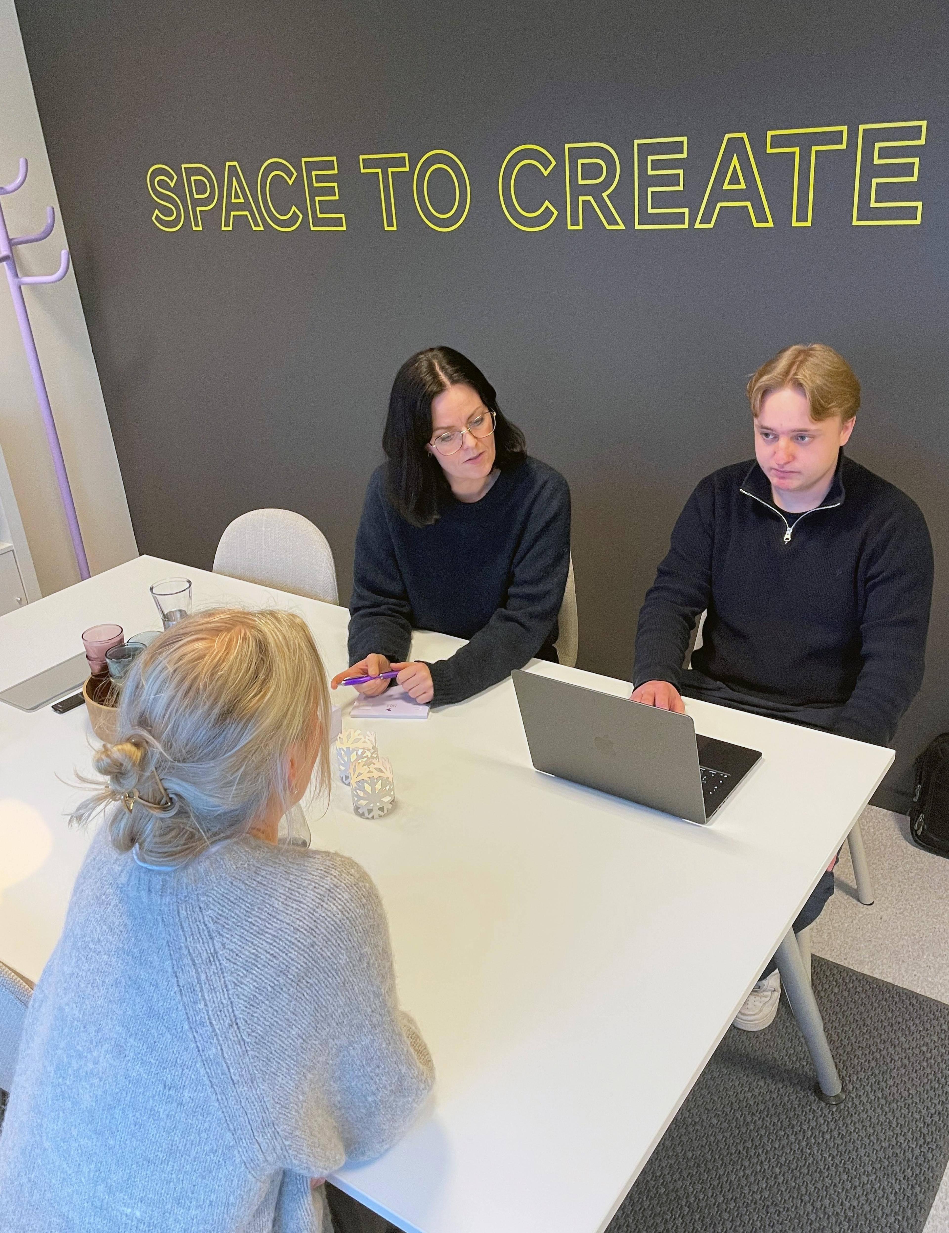 To damer og en mann​​​​‌﻿‍﻿​‍​‍‌‍﻿﻿‌﻿​‍‌‍‍‌‌‍‌﻿‌‍‍‌‌‍﻿‍​‍​‍​﻿‍‍​‍​‍‌﻿​﻿‌‍​‌‌‍﻿‍‌‍‍‌‌﻿‌​‌﻿‍‌​‍﻿‍‌‍‍‌‌‍﻿﻿​‍​‍​‍﻿​​‍​‍‌‍‍​‌﻿​‍‌‍‌‌‌‍‌‍​‍​‍​﻿‍‍​‍​‍‌‍‍​‌﻿‌​‌﻿‌​‌﻿​​​﻿‍‍​‍﻿﻿​‍﻿﻿‌‍﻿​‌‍﻿﻿‌‍​﻿‌‍​‌‌‍﻿​‌‍‍​‌‍﻿﻿‌﻿​﻿‌﻿‌​​﻿‍‍​﻿​﻿​﻿​﻿​﻿​﻿​﻿​﻿​‍﻿﻿‌‍‍‌‌‍﻿‍‌﻿‌​‌‍‌‌‌‍﻿‍‌﻿‌​​‍﻿﻿‌‍‌‌‌‍‌​‌‍‍‌‌﻿‌​​‍﻿﻿‌‍﻿‌‌‍﻿﻿‌‍‌​‌‍‌‌​﻿﻿‌‌﻿​​‌﻿​‍‌‍‌‌‌﻿​﻿‌‍‌‌‌‍﻿‍‌﻿‌​‌‍​‌‌﻿‌​‌‍‍‌‌‍﻿﻿‌‍﻿‍​﻿‍﻿‌‍‍‌‌‍‌​​﻿﻿‌‌‍​﻿‌‍​‌​﻿‌‍‌‍​‌​﻿​‍​﻿‌﻿‌‍​‍‌‍​﻿​‍﻿‌‌‍‌​‌‍‌‌​﻿​‌​﻿‌​​‍﻿‌​﻿‌​‌‍‌‌​﻿‍​‌‍​‍​‍﻿‌​﻿‍​‌‍‌‍‌‍​‍‌‍​‌​‍﻿‌​﻿‌﻿‌‍​‍​﻿​​‌‍​‌​﻿​‌‌‍​‍​﻿‌​‌‍​‍​﻿‌‌​﻿​​‌‍‌‌‌‍‌‍​﻿‍﻿‌﻿‌​‌﻿‍‌‌﻿​​‌‍‌‌​﻿﻿‌‌﻿​​‌‍﻿﻿‌﻿​﻿‌﻿‌​​﻿‍﻿‌﻿​​‌‍​‌‌﻿‌​‌‍‍​​﻿﻿‌‌‍​‍‌‍﻿﻿‌‍‌​‌﻿‍‌​‍‌‌​﻿‌‌‌​​‍‌‌﻿﻿‌‍‍﻿‌‍‌‌‌﻿‍‌​‍‌‌​﻿​﻿‌​‌​​‍‌‌​﻿​﻿‌​‌​​‍‌‌​﻿​‍​﻿​‍​﻿​‍​﻿‍‌‌‍​‍‌‍‌‍‌‍​‍‌‍‌‍‌‍​‍​﻿‌​​﻿‍‌​﻿​​​﻿​​‌‍​‍​‍‌‌​﻿​‍​﻿​‍​‍‌‌​﻿‌‌‌​‌​​‍﻿‍‌‍​‌‌‍﻿​‌﻿‌​​﻿﻿﻿‌‍​‍‌‍​‌‌﻿​﻿‌‍‌‌‌‌‌‌‌﻿​‍‌‍﻿​​﻿﻿‌‌‍‍​‌﻿‌​‌﻿‌​‌﻿​​​‍‌‌​﻿​﻿‌​​‌​‍‌‌​﻿​‍‌​‌‍​‍‌‌​﻿​‍‌​‌‍‌‍﻿​‌‍﻿﻿‌‍​﻿‌‍​‌‌‍﻿​‌‍‍​‌‍﻿﻿‌﻿​﻿‌﻿‌​​‍‌‌​﻿​﻿‌​​‌​﻿​﻿​﻿​﻿​﻿​﻿​﻿​﻿​‍‌‍‌‍‍‌‌‍‌​​﻿﻿‌‌‍​﻿‌‍​‌​﻿‌‍‌‍​‌​﻿​‍​﻿‌﻿‌‍​‍‌‍​﻿​‍﻿‌‌‍‌​‌‍‌‌​﻿​‌​﻿‌​​‍﻿‌​﻿‌​‌‍‌‌​﻿‍​‌‍​‍​‍﻿‌​﻿‍​‌‍‌‍‌‍​‍‌‍​‌​‍﻿‌​﻿‌﻿‌‍​‍​﻿​​‌‍​‌​﻿​‌‌‍​‍​﻿‌​‌‍​‍​﻿‌‌​﻿​​‌‍‌‌‌‍‌‍​‍‌‍‌﻿‌​‌﻿‍‌‌﻿​​‌‍‌‌​﻿﻿‌‌﻿​​‌‍﻿﻿‌﻿​﻿‌﻿‌​​‍‌‍‌﻿​​‌‍​‌‌﻿‌​‌‍‍​​﻿﻿‌‌‍​‍‌‍﻿﻿‌‍‌​‌﻿‍‌​‍‌‌​﻿‌‌‌​​‍‌‌﻿﻿‌‍‍﻿‌‍‌‌‌﻿‍‌​‍‌‌​﻿​﻿‌​‌​​‍‌‌​﻿​﻿‌​‌​​‍‌‌​﻿​‍​﻿​‍​﻿​‍​﻿‍‌‌‍​‍‌‍‌‍‌‍​‍‌‍‌‍‌‍​‍​﻿‌​​﻿‍‌​﻿​​​﻿​​‌‍​‍​‍‌‌​﻿​‍​﻿​‍​‍‌‌​﻿‌‌‌​‌​​‍﻿‍‌‍​‌‌‍﻿​‌﻿‌​​‍‌‍‌﻿​​‌‍‌‌‌﻿​‍‌﻿​﻿‌﻿​​‌‍‌‌‌‍​﻿‌﻿‌​‌‍‍‌‌﻿‌‍‌‍‌‌​﻿﻿‌‌﻿​​‌﻿‌‌‌‍​‍‌‍﻿​‌‍‍‌‌﻿​﻿‌‍‍​‌‍‌‌‌‍‌​​‍​‍‌﻿﻿‌