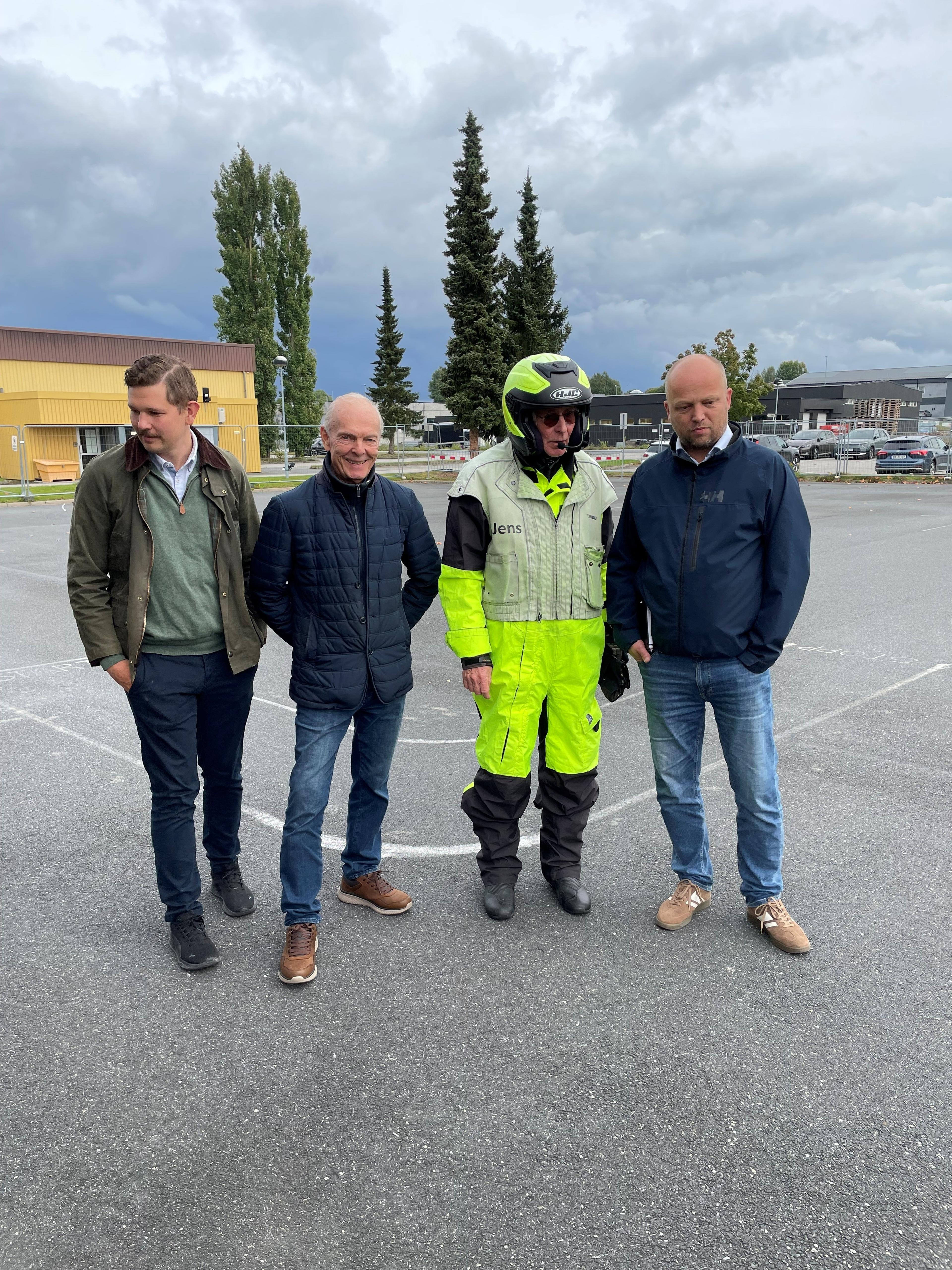 Fire menn på en asfalt bane​​​​‌﻿‍﻿​‍​‍‌‍﻿﻿‌﻿​‍‌‍‍‌‌‍‌﻿‌‍‍‌‌‍﻿‍​‍​‍​﻿‍‍​‍​‍‌﻿​﻿‌‍​‌‌‍﻿‍‌‍‍‌‌﻿‌​‌﻿‍‌​‍﻿‍‌‍‍‌‌‍﻿﻿​‍​‍​‍﻿​​‍​‍‌‍‍​‌﻿​‍‌‍‌‌‌‍‌‍​‍​‍​﻿‍‍​‍​‍‌‍‍​‌﻿‌​‌﻿‌​‌﻿​​​﻿‍‍​‍﻿﻿​‍﻿﻿‌‍﻿​‌‍﻿﻿‌‍​﻿‌‍​‌‌‍﻿​‌‍‍​‌‍﻿﻿‌﻿​﻿‌﻿‌​​﻿‍‍​﻿​﻿​﻿​﻿​﻿​﻿​﻿​﻿​‍﻿﻿‌‍‍‌‌‍﻿‍‌﻿‌​‌‍‌‌‌‍﻿‍‌﻿‌​​‍﻿﻿‌‍‌‌‌‍‌​‌‍‍‌‌﻿‌​​‍﻿﻿‌‍﻿‌‌‍﻿﻿‌‍‌​‌‍‌‌​﻿﻿‌‌﻿​​‌﻿​‍‌‍‌‌‌﻿​﻿‌‍‌‌‌‍﻿‍‌﻿‌​‌‍​‌‌﻿‌​‌‍‍‌‌‍﻿﻿‌‍﻿‍​﻿‍﻿‌‍‍‌‌‍‌​​﻿﻿‌​﻿​‍‌‍​﻿​﻿‌‌​﻿‌​​﻿‌‌​﻿​‍‌‍​‍‌‍‌​​‍﻿‌‌‍​﻿‌‍‌‌​﻿‍​‌‍​‌​‍﻿‌​﻿‌​‌‍​‌​﻿‌‍​﻿​﻿​‍﻿‌​﻿‍​‌‍​‌​﻿‌﻿​﻿‌‌​‍﻿‌‌‍​‍‌‍‌​​﻿​‌​﻿‌‍​﻿‍‌​﻿​﻿​﻿‌‍‌‍​‍‌‍‌​​﻿‌‌​﻿‌‌​﻿‌﻿​﻿‍﻿‌﻿‌​‌﻿‍‌‌﻿​​‌‍‌‌​﻿﻿‌‌﻿​​‌‍﻿﻿‌﻿​﻿‌﻿‌​​﻿‍﻿‌﻿​​‌‍​‌‌﻿‌​‌‍‍​​﻿﻿‌‌‍​‍‌‍﻿﻿‌‍‌​‌﻿‍‌​‍‌‌​﻿‌‌‌​​‍‌‌﻿﻿‌‍‍﻿‌‍‌‌‌﻿‍‌​‍‌‌​﻿​﻿‌​‌​​‍‌‌​﻿​﻿‌​‌​​‍‌‌​﻿​‍​﻿​‍​﻿‌​​﻿‌‍‌‍‌‍‌‍​‍‌‍‌‍​﻿‍​‌‍‌‌​﻿​​‌‍​‍‌‍​﻿​﻿‌‌‌‍​‍​‍‌‌​﻿​‍​﻿​‍​‍‌‌​﻿‌‌‌​‌​​‍﻿‍‌‍​‌‌‍﻿​‌﻿‌​​﻿﻿﻿‌‍​‍‌‍​‌‌﻿​﻿‌‍‌‌‌‌‌‌‌﻿​‍‌‍﻿​​﻿﻿‌‌‍‍​‌﻿‌​‌﻿‌​‌﻿​​​‍‌‌​﻿​﻿‌​​‌​‍‌‌​﻿​‍‌​‌‍​‍‌‌​﻿​‍‌​‌‍‌‍﻿​‌‍﻿﻿‌‍​﻿‌‍​‌‌‍﻿​‌‍‍​‌‍﻿﻿‌﻿​﻿‌﻿‌​​‍‌‌​﻿​﻿‌​​‌​﻿​﻿​﻿​﻿​﻿​﻿​﻿​﻿​‍‌‍‌‍‍‌‌‍‌​​﻿﻿‌​﻿​‍‌‍​﻿​﻿‌‌​﻿‌​​﻿‌‌​﻿​‍‌‍​‍‌‍‌​​‍﻿‌‌‍​﻿‌‍‌‌​﻿‍​‌‍​‌​‍﻿‌​﻿‌​‌‍​‌​﻿‌‍​﻿​﻿​‍﻿‌​﻿‍​‌‍​‌​﻿‌﻿​﻿‌‌​‍﻿‌‌‍​‍‌‍‌​​﻿​‌​﻿‌‍​﻿‍‌​﻿​﻿​﻿‌‍‌‍​‍‌‍‌​​﻿‌‌​﻿‌‌​﻿‌﻿​‍‌‍‌﻿‌​‌﻿‍‌‌﻿​​‌‍‌‌​﻿﻿‌‌﻿​​‌‍﻿﻿‌﻿​﻿‌﻿‌​​‍‌‍‌﻿​​‌‍​‌‌﻿‌​‌‍‍​​﻿﻿‌‌‍​‍‌‍﻿﻿‌‍‌​‌﻿‍‌​‍‌‌​﻿‌‌‌​​‍‌‌﻿﻿‌‍‍﻿‌‍‌‌‌﻿‍‌​‍‌‌​﻿​﻿‌​‌​​‍‌‌​﻿​﻿‌​‌​​‍‌‌​﻿​‍​﻿​‍​﻿‌​​﻿‌‍‌‍‌‍‌‍​‍‌‍‌‍​﻿‍​‌‍‌‌​﻿​​‌‍​‍‌‍​﻿​﻿‌‌‌‍​‍​‍‌‌​﻿​‍​﻿​‍​‍‌‌​﻿‌‌‌​‌​​‍﻿‍‌‍​‌‌‍﻿​‌﻿‌​​‍‌‍‌﻿​​‌‍‌‌‌﻿​‍‌﻿​﻿‌﻿​​‌‍‌‌‌‍​﻿‌﻿‌​‌‍‍‌‌﻿‌‍‌‍‌‌​﻿﻿‌‌﻿​​‌﻿‌‌‌‍​‍‌‍﻿​‌‍‍‌‌﻿​﻿‌‍‍​‌‍‌‌‌‍‌​​‍​‍‌﻿﻿‌