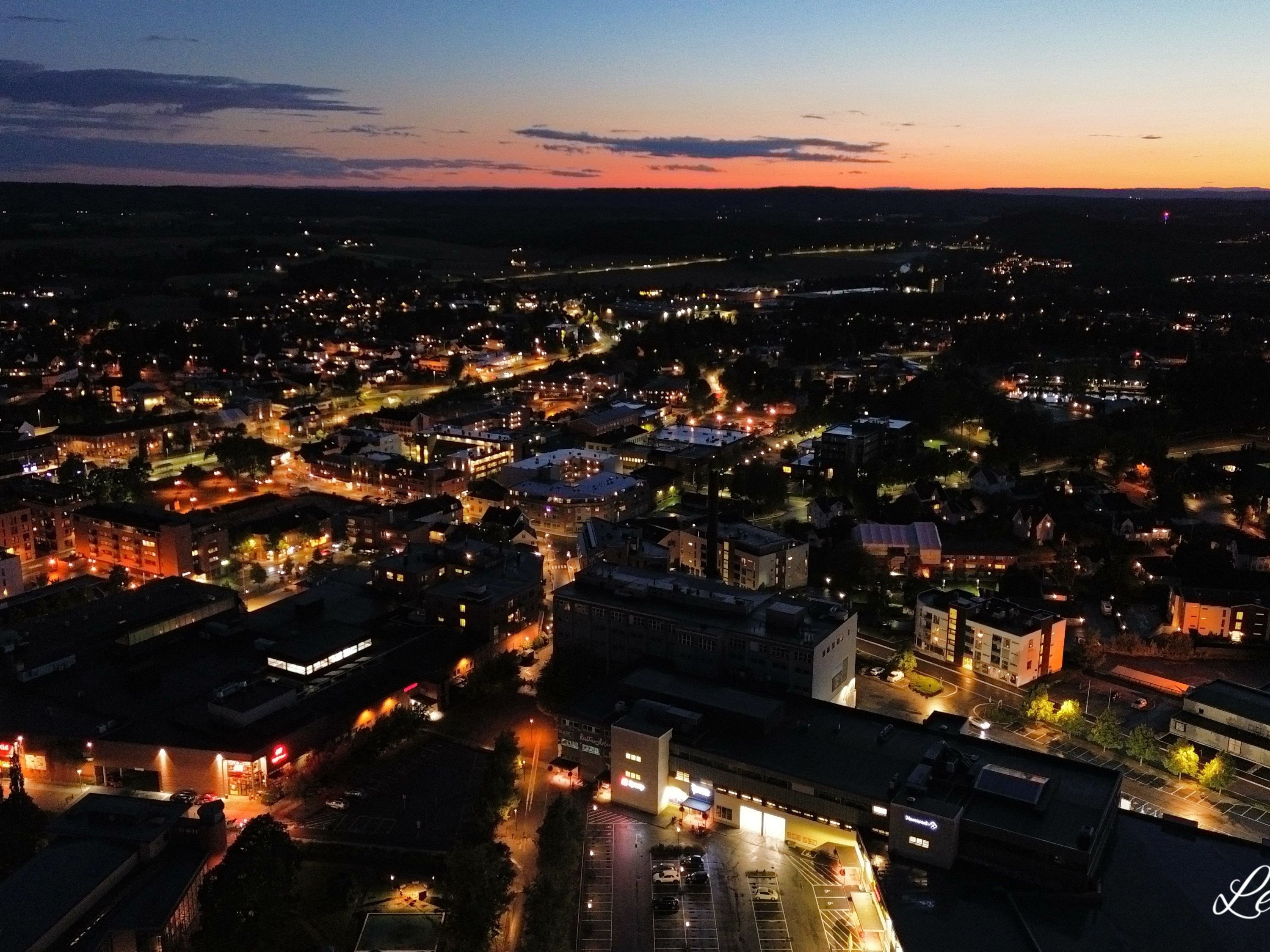 Oversiktbilde av Askim på natten