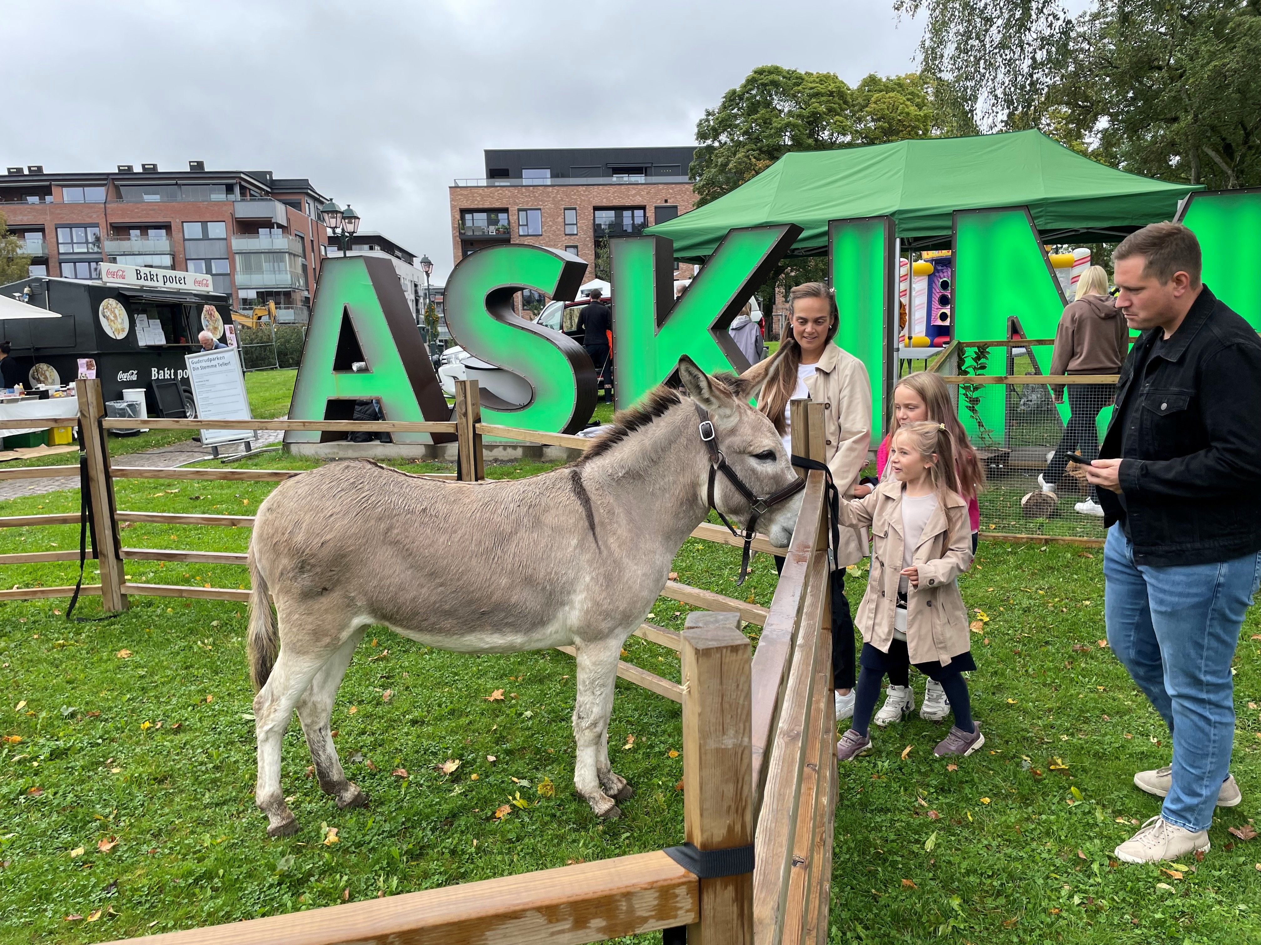 Mennesker som hilser på eselet​​​​‌﻿‍﻿​‍​‍‌‍﻿﻿‌﻿​‍‌‍‍‌‌‍‌﻿‌‍‍‌‌‍﻿‍​‍​‍​﻿‍‍​‍​‍‌﻿​﻿‌‍​‌‌‍﻿‍‌‍‍‌‌﻿‌​‌﻿‍‌​‍﻿‍‌‍‍‌‌‍﻿﻿​‍​‍​‍﻿​​‍​‍‌‍‍​‌﻿​‍‌‍‌‌‌‍‌‍​‍​‍​﻿‍‍​‍​‍‌‍‍​‌﻿‌​‌﻿‌​‌﻿​​​﻿‍‍​‍﻿﻿​‍﻿﻿‌‍﻿​‌‍﻿﻿‌‍​﻿‌‍​‌‌‍﻿​‌‍‍​‌‍﻿﻿‌﻿​﻿‌﻿‌​​﻿‍‍​﻿​﻿​﻿​﻿​﻿​﻿​﻿​﻿​‍﻿﻿‌‍‍‌‌‍﻿‍‌﻿‌​‌‍‌‌‌‍﻿‍‌﻿‌​​‍﻿﻿‌‍‌‌‌‍‌​‌‍‍‌‌﻿‌​​‍﻿﻿‌‍﻿‌‌‍﻿﻿‌‍‌​‌‍‌‌​﻿﻿‌‌﻿​​‌﻿​‍‌‍‌‌‌﻿​﻿‌‍‌‌‌‍﻿‍‌﻿‌​‌‍​‌‌﻿‌​‌‍‍‌‌‍﻿﻿‌‍﻿‍​﻿‍﻿‌‍‍‌‌‍‌​​﻿﻿‌​﻿‌﻿​﻿‌‍‌‍‌‍‌‍​‌‌‍‌‍‌‍‌​​﻿​‍​﻿‌﻿​‍﻿‌​﻿‌‍‌‍​‌​﻿‍​​﻿​​​‍﻿‌​﻿‌​‌‍‌‍​﻿​﻿​﻿​﻿​‍﻿‌​﻿‍​‌‍‌‌​﻿​‌‌‍​‍​‍﻿‌‌‍​‍‌‍​﻿‌‍‌‍​﻿‌‍​﻿​‌​﻿​‍‌‍​‍​﻿‌‍​﻿‌‌‌‍‌‌‌‍​‌‌‍‌‍​﻿‍﻿‌﻿‌​‌﻿‍‌‌﻿​​‌‍‌‌​﻿﻿‌‌﻿​​‌‍﻿﻿‌﻿​﻿‌﻿‌​​﻿‍﻿‌﻿​​‌‍​‌‌﻿‌​‌‍‍​​﻿﻿‌‌‍​‍‌‍﻿﻿‌‍‌​‌﻿‍‌​‍‌‌​﻿‌‌‌​​‍‌‌﻿﻿‌‍‍﻿‌‍‌‌‌﻿‍‌​‍‌‌​﻿​﻿‌​‌​​‍‌‌​﻿​﻿‌​‌​​‍‌‌​﻿​‍​﻿​‍​﻿‌﻿​﻿​‍‌‍‌‌‌‍‌​​﻿​​‌‍‌‍​﻿​‍​﻿​﻿​﻿​‌​﻿‌﻿​﻿‍​‌‍‌‌​‍‌‌​﻿​‍​﻿​‍​‍‌‌​﻿‌‌‌​‌​​‍﻿‍‌‍​‌‌‍﻿​‌﻿‌​​﻿﻿﻿‌‍​‍‌‍​‌‌﻿​﻿‌‍‌‌‌‌‌‌‌﻿​‍‌‍﻿​​﻿﻿‌‌‍‍​‌﻿‌​‌﻿‌​‌﻿​​​‍‌‌​﻿​﻿‌​​‌​‍‌‌​﻿​‍‌​‌‍​‍‌‌​﻿​‍‌​‌‍‌‍﻿​‌‍﻿﻿‌‍​﻿‌‍​‌‌‍﻿​‌‍‍​‌‍﻿﻿‌﻿​﻿‌﻿‌​​‍‌‌​﻿​﻿‌​​‌​﻿​﻿​﻿​﻿​﻿​﻿​﻿​﻿​‍‌‍‌‍‍‌‌‍‌​​﻿﻿‌​﻿‌﻿​﻿‌‍‌‍‌‍‌‍​‌‌‍‌‍‌‍‌​​﻿​‍​﻿‌﻿​‍﻿‌​﻿‌‍‌‍​‌​﻿‍​​﻿​​​‍﻿‌​﻿‌​‌‍‌‍​﻿​﻿​﻿​﻿​‍﻿‌​﻿‍​‌‍‌‌​﻿​‌‌‍​‍​‍﻿‌‌‍​‍‌‍​﻿‌‍‌‍​﻿‌‍​﻿​‌​﻿​‍‌‍​‍​﻿‌‍​﻿‌‌‌‍‌‌‌‍​‌‌‍‌‍​‍‌‍‌﻿‌​‌﻿‍‌‌﻿​​‌‍‌‌​﻿﻿‌‌﻿​​‌‍﻿﻿‌﻿​﻿‌﻿‌​​‍‌‍‌﻿​​‌‍​‌‌﻿‌​‌‍‍​​﻿﻿‌‌‍​‍‌‍﻿﻿‌‍‌​‌﻿‍‌​‍‌‌​﻿‌‌‌​​‍‌‌﻿﻿‌‍‍﻿‌‍‌‌‌﻿‍‌​‍‌‌​﻿​﻿‌​‌​​‍‌‌​﻿​﻿‌​‌​​‍‌‌​﻿​‍​﻿​‍​﻿‌﻿​﻿​‍‌‍‌‌‌‍‌​​﻿​​‌‍‌‍​﻿​‍​﻿​﻿​﻿​‌​﻿‌﻿​﻿‍​‌‍‌‌​‍‌‌​﻿​‍​﻿​‍​‍‌‌​﻿‌‌‌​‌​​‍﻿‍‌‍​‌‌‍﻿​‌﻿‌​​‍‌‍‌﻿​​‌‍‌‌‌﻿​‍‌﻿​﻿‌﻿​​‌‍‌‌‌‍​﻿‌﻿‌​‌‍‍‌‌﻿‌‍‌‍‌‌​﻿﻿‌‌﻿​​‌﻿‌‌‌‍​‍‌‍﻿​‌‍‍‌‌﻿​﻿‌‍‍​‌‍‌‌‌‍‌​​‍​‍‌﻿﻿‌