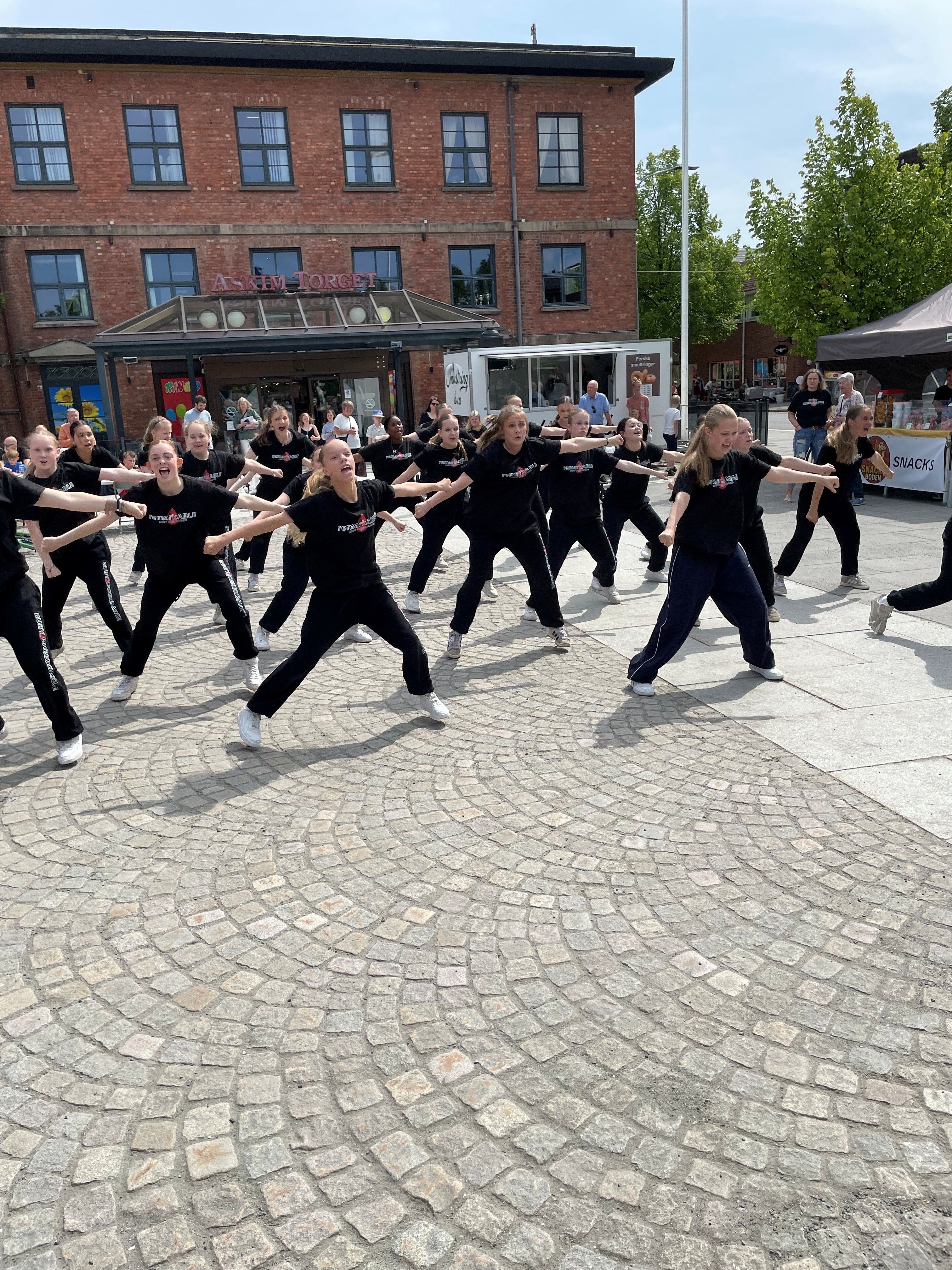 Dansegruppe som danser ute​​​​‌﻿‍﻿​‍​‍‌‍﻿﻿‌﻿​‍‌‍‍‌‌‍‌﻿‌‍‍‌‌‍﻿‍​‍​‍​﻿‍‍​‍​‍‌﻿​﻿‌‍​‌‌‍﻿‍‌‍‍‌‌﻿‌​‌﻿‍‌​‍﻿‍‌‍‍‌‌‍﻿﻿​‍​‍​‍﻿​​‍​‍‌‍‍​‌﻿​‍‌‍‌‌‌‍‌‍​‍​‍​﻿‍‍​‍​‍‌‍‍​‌﻿‌​‌﻿‌​‌﻿​​​﻿‍‍​‍﻿﻿​‍﻿﻿‌‍﻿​‌‍﻿﻿‌‍​﻿‌‍​‌‌‍﻿​‌‍‍​‌‍﻿﻿‌﻿​﻿‌﻿‌​​﻿‍‍​﻿​﻿​﻿​﻿​﻿​﻿​﻿​﻿​‍﻿﻿‌‍‍‌‌‍﻿‍‌﻿‌​‌‍‌‌‌‍﻿‍‌﻿‌​​‍﻿﻿‌‍‌‌‌‍‌​‌‍‍‌‌﻿‌​​‍﻿﻿‌‍﻿‌‌‍﻿﻿‌‍‌​‌‍‌‌​﻿﻿‌‌﻿​​‌﻿​‍‌‍‌‌‌﻿​﻿‌‍‌‌‌‍﻿‍‌﻿‌​‌‍​‌‌﻿‌​‌‍‍‌‌‍﻿﻿‌‍﻿‍​﻿‍﻿‌‍‍‌‌‍‌​​﻿﻿‌‌‍‌‍‌‍‌‌‌‍‌‌​﻿‌‌​﻿​‌‌‍​﻿​﻿​‍​﻿​‌​‍﻿‌‌‍‌‌​﻿​‍​﻿‌﻿​﻿​​​‍﻿‌​﻿‌​‌‍‌​‌‍‌​​﻿​‍​‍﻿‌‌‍​‌​﻿​‍​﻿‍​‌‍​‍​‍﻿‌‌‍​‌​﻿​​​﻿‌‌​﻿​​‌‍‌‌​﻿​‍‌‍‌​‌‍‌‍‌‍​‍​﻿​​‌‍‌‌​﻿‍​​﻿‍﻿‌﻿‌​‌﻿‍‌‌﻿​​‌‍‌‌​﻿﻿‌‌﻿​​‌‍﻿﻿‌﻿​﻿‌﻿‌​​﻿‍﻿‌﻿​​‌‍​‌‌﻿‌​‌‍‍​​﻿﻿‌‌‍​‍‌‍﻿﻿‌‍‌​‌﻿‍‌​‍‌‌​﻿‌‌‌​​‍‌‌﻿﻿‌‍‍﻿‌‍‌‌‌﻿‍‌​‍‌‌​﻿​﻿‌​‌​​‍‌‌​﻿​﻿‌​‌​​‍‌‌​﻿​‍​﻿​‍​﻿‌﻿‌‍​‍​﻿​‌​﻿​‍​﻿​‌‌‍‌‌​﻿‌‍​﻿​‍‌‍​﻿​﻿‍​‌‍​‌​﻿​​​‍‌‌​﻿​‍​﻿​‍​‍‌‌​﻿‌‌‌​‌​​‍﻿‍‌‍​‌‌‍﻿​‌﻿‌​​﻿﻿﻿‌‍​‍‌‍​‌‌﻿​﻿‌‍‌‌‌‌‌‌‌﻿​‍‌‍﻿​​﻿﻿‌‌‍‍​‌﻿‌​‌﻿‌​‌﻿​​​‍‌‌​﻿​﻿‌​​‌​‍‌‌​﻿​‍‌​‌‍​‍‌‌​﻿​‍‌​‌‍‌‍﻿​‌‍﻿﻿‌‍​﻿‌‍​‌‌‍﻿​‌‍‍​‌‍﻿﻿‌﻿​﻿‌﻿‌​​‍‌‌​﻿​﻿‌​​‌​﻿​﻿​﻿​﻿​﻿​﻿​﻿​﻿​‍‌‍‌‍‍‌‌‍‌​​﻿﻿‌‌‍‌‍‌‍‌‌‌‍‌‌​﻿‌‌​﻿​‌‌‍​﻿​﻿​‍​﻿​‌​‍﻿‌‌‍‌‌​﻿​‍​﻿‌﻿​﻿​​​‍﻿‌​﻿‌​‌‍‌​‌‍‌​​﻿​‍​‍﻿‌‌‍​‌​﻿​‍​﻿‍​‌‍​‍​‍﻿‌‌‍​‌​﻿​​​﻿‌‌​﻿​​‌‍‌‌​﻿​‍‌‍‌​‌‍‌‍‌‍​‍​﻿​​‌‍‌‌​﻿‍​​‍‌‍‌﻿‌​‌﻿‍‌‌﻿​​‌‍‌‌​﻿﻿‌‌﻿​​‌‍﻿﻿‌﻿​﻿‌﻿‌​​‍‌‍‌﻿​​‌‍​‌‌﻿‌​‌‍‍​​﻿﻿‌‌‍​‍‌‍﻿﻿‌‍‌​‌﻿‍‌​‍‌‌​﻿‌‌‌​​‍‌‌﻿﻿‌‍‍﻿‌‍‌‌‌﻿‍‌​‍‌‌​﻿​﻿‌​‌​​‍‌‌​﻿​﻿‌​‌​​‍‌‌​﻿​‍​﻿​‍​﻿‌﻿‌‍​‍​﻿​‌​﻿​‍​﻿​‌‌‍‌‌​﻿‌‍​﻿​‍‌‍​﻿​﻿‍​‌‍​‌​﻿​​​‍‌‌​﻿​‍​﻿​‍​‍‌‌​﻿‌‌‌​‌​​‍﻿‍‌‍​‌‌‍﻿​‌﻿‌​​‍‌‍‌﻿​​‌‍‌‌‌﻿​‍‌﻿​﻿‌﻿​​‌‍‌‌‌‍​﻿‌﻿‌​‌‍‍‌‌﻿‌‍‌‍‌‌​﻿﻿‌‌﻿​​‌﻿‌‌‌‍​‍‌‍﻿​‌‍‍‌‌﻿​﻿‌‍‍​‌‍‌‌‌‍‌​​‍​‍‌﻿﻿‌