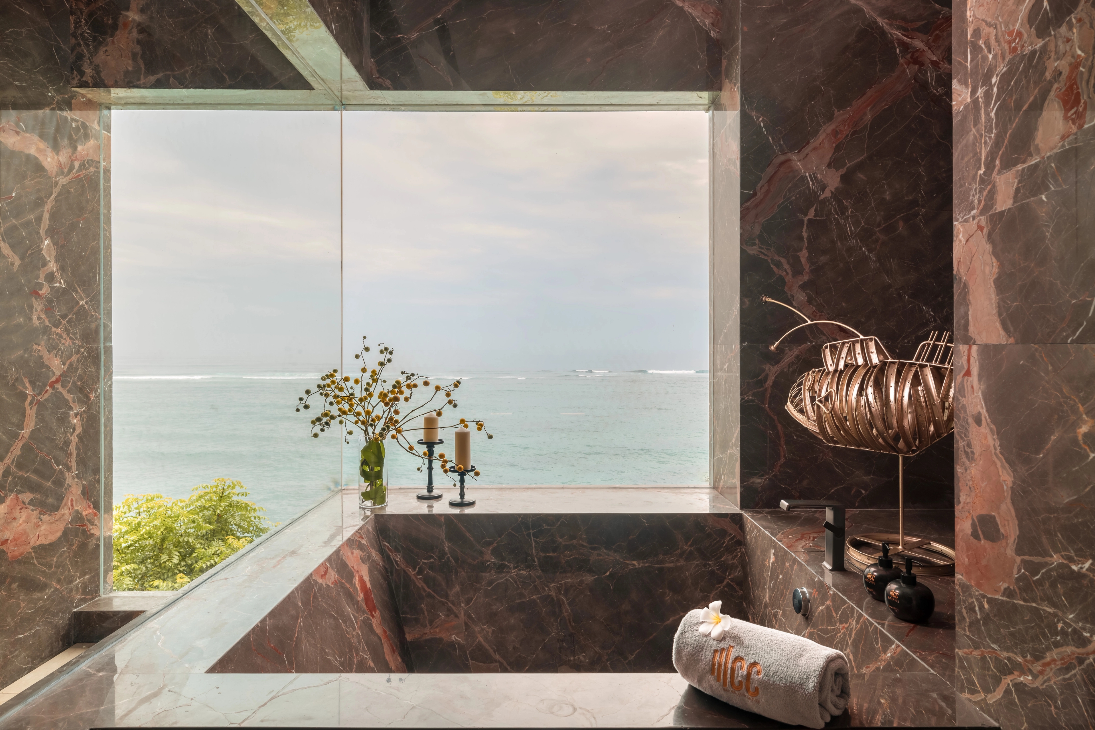 lower level suite bathroom image