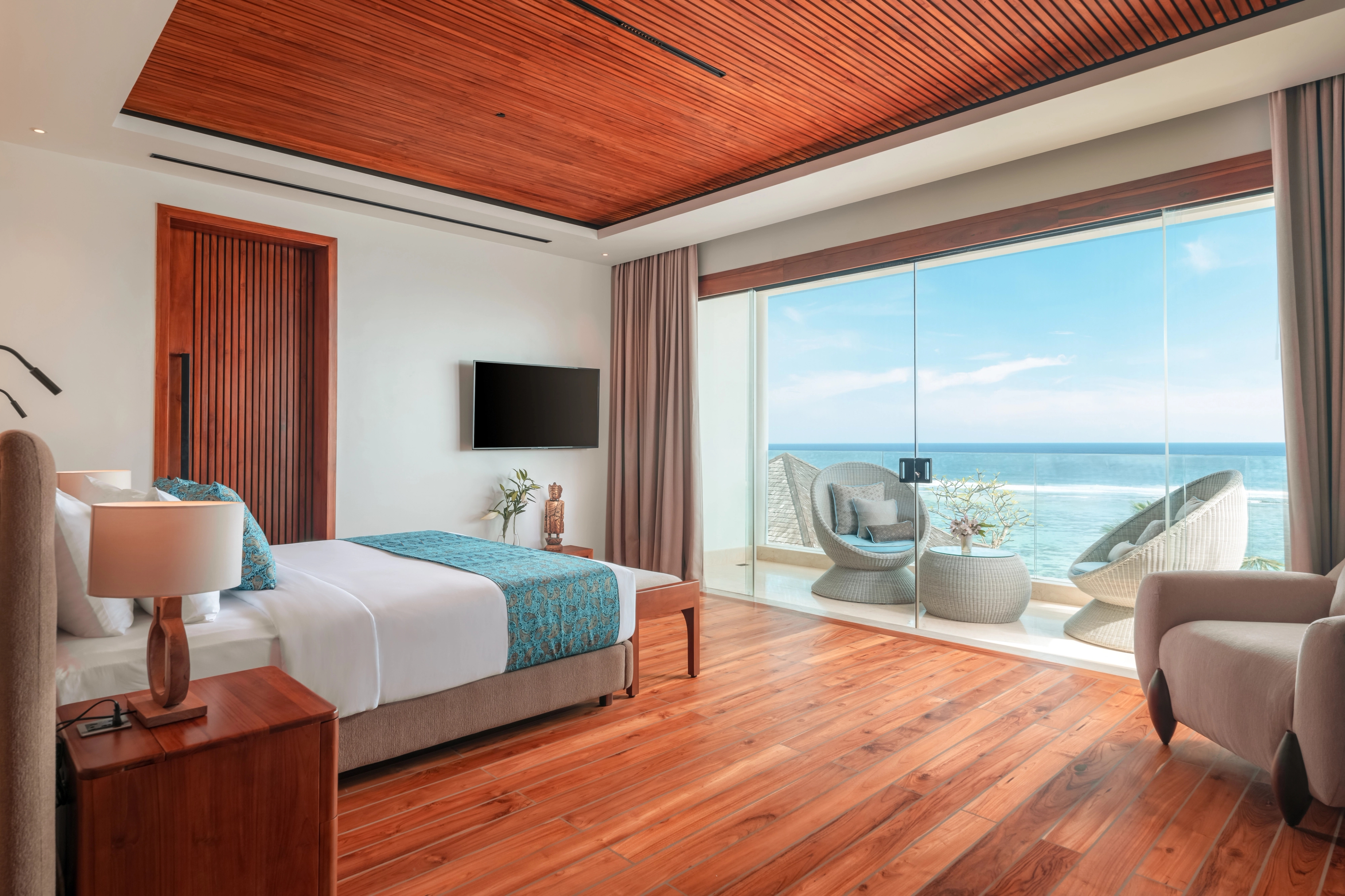 left wing master suite bedroom image
