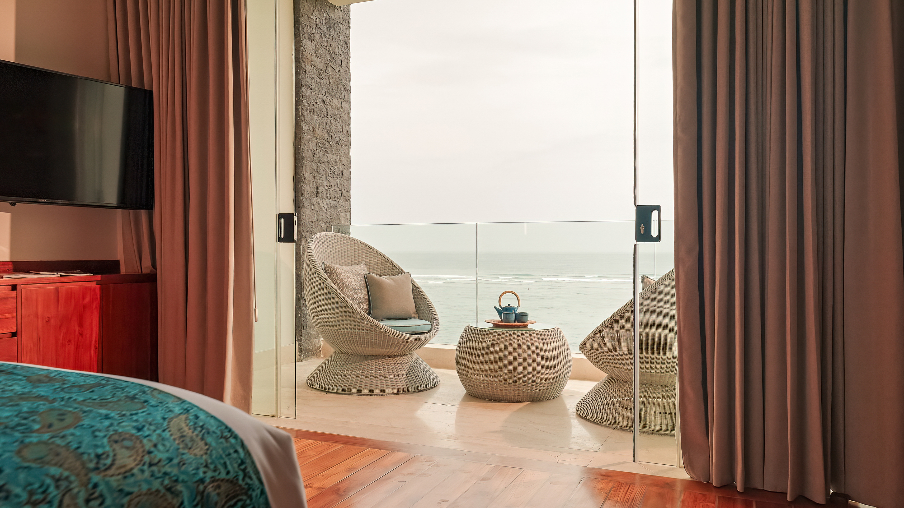 lower level suite balcony image