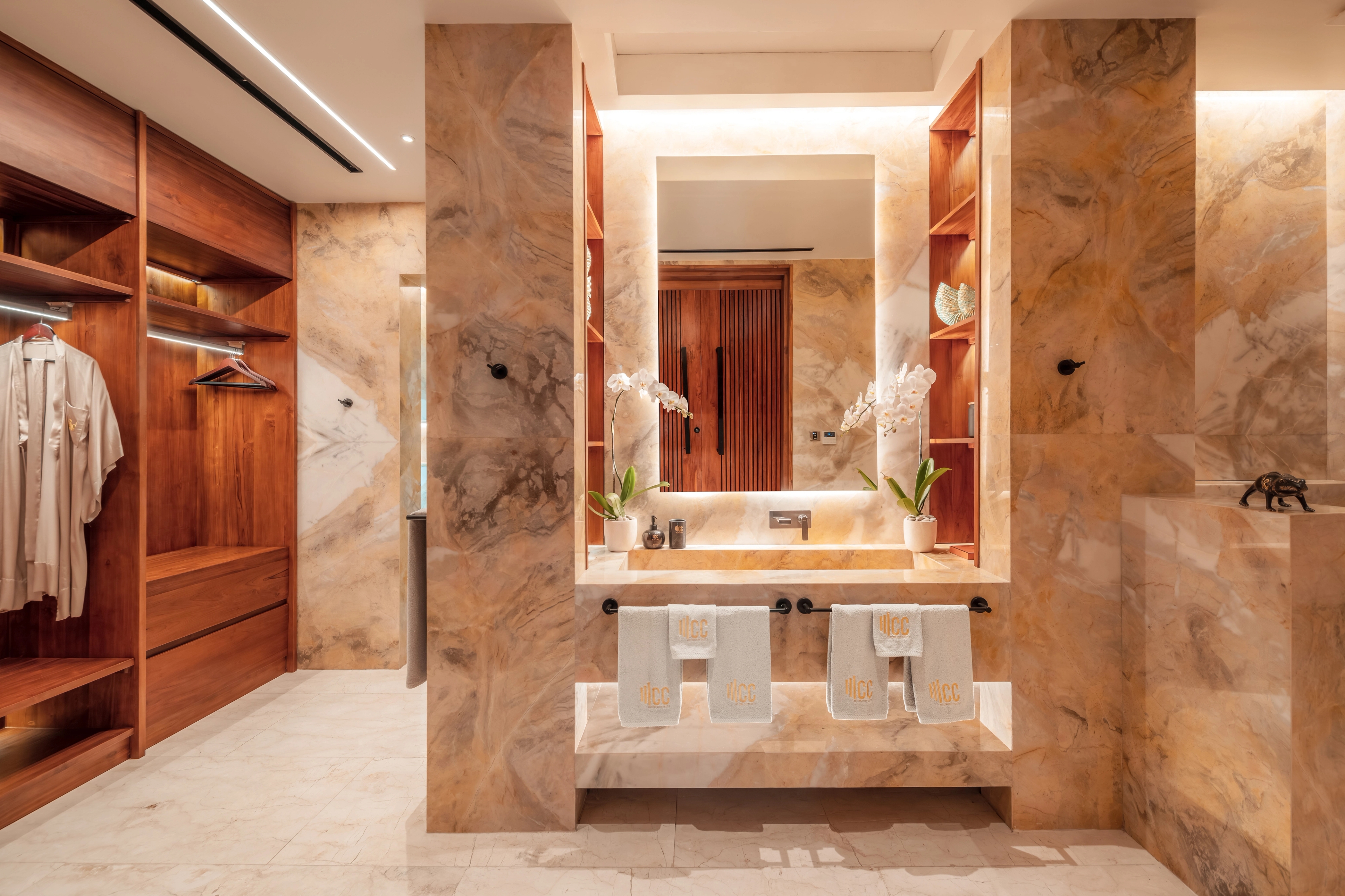main level suite bathroom image