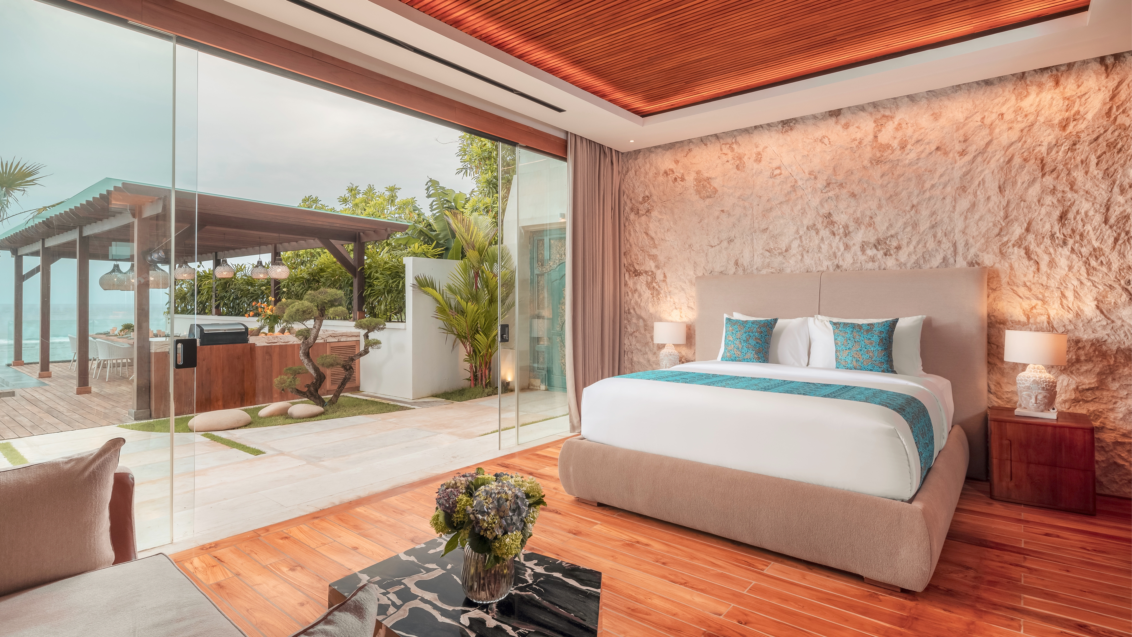 main level suite bedroom image