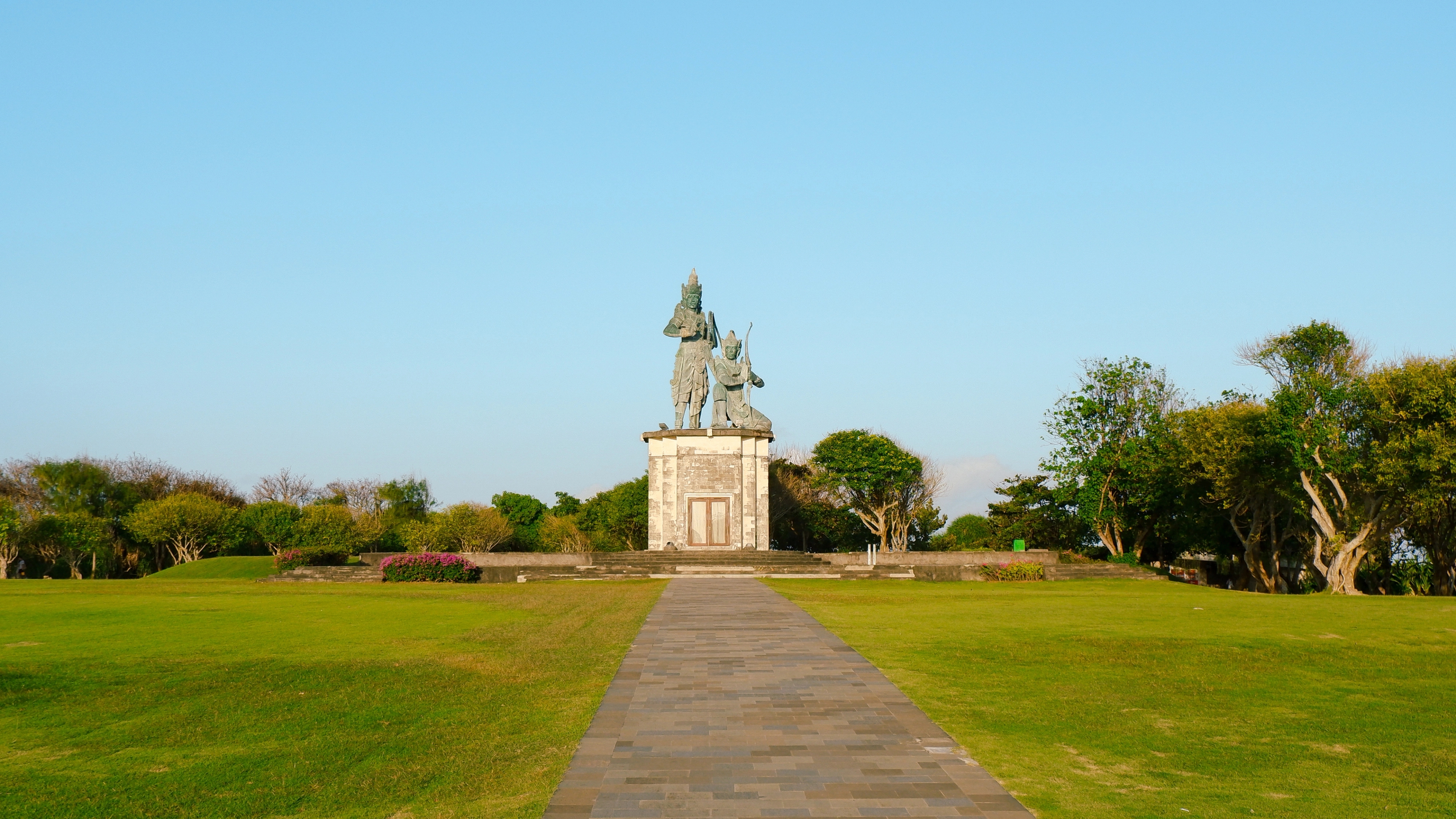 Image of sculpture in Peninsula Island